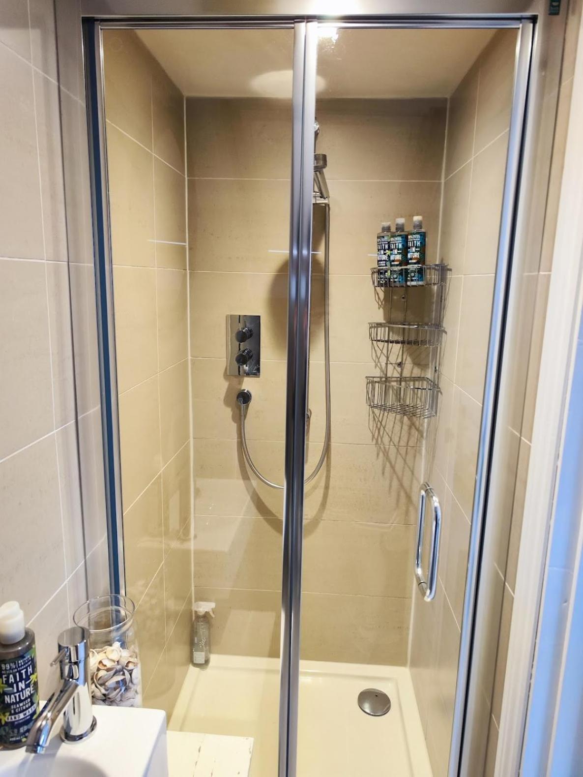 Quadruple Room with Private Bathroom photo 2