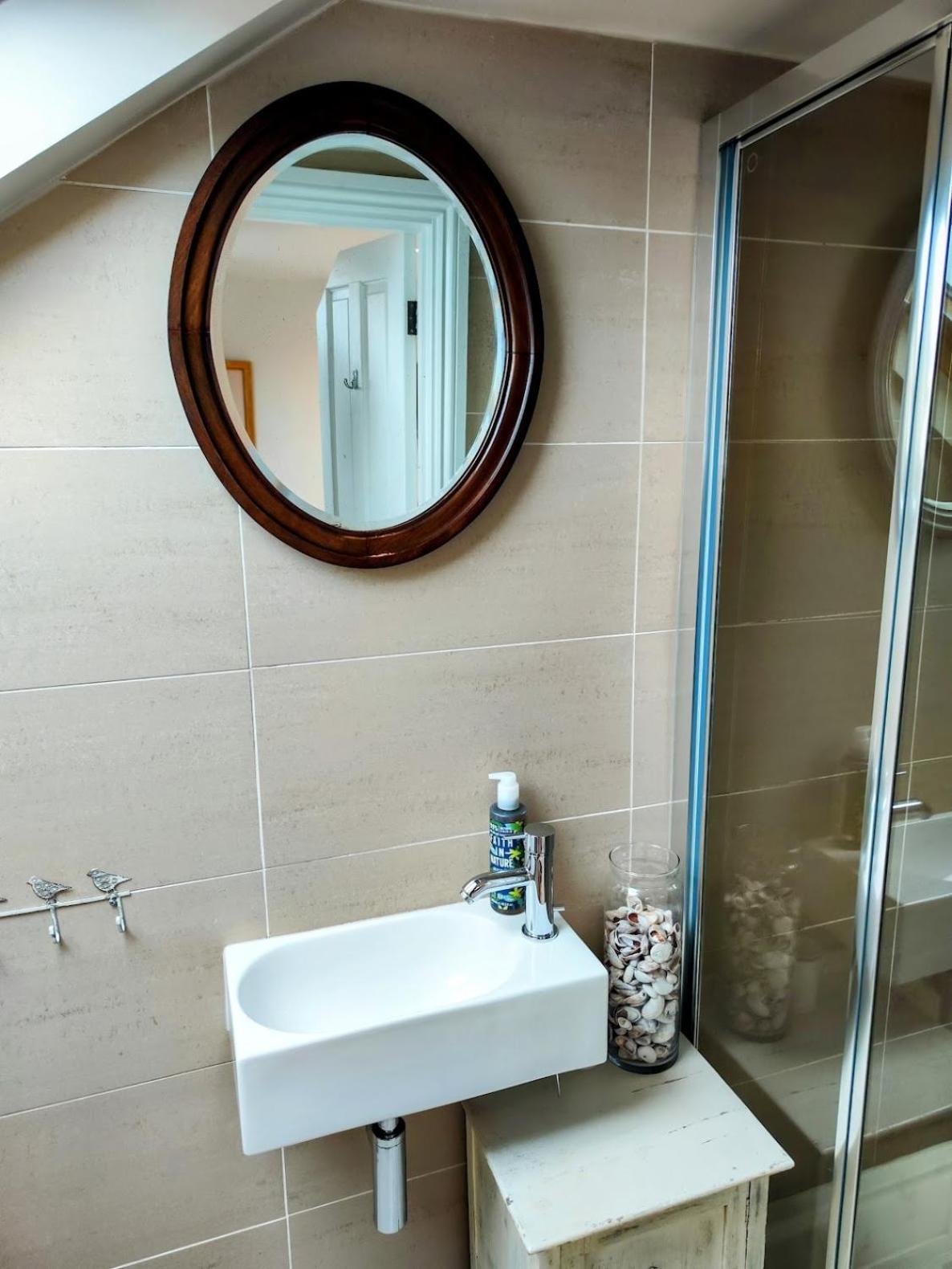 Quadruple Room with Private Bathroom photo 3