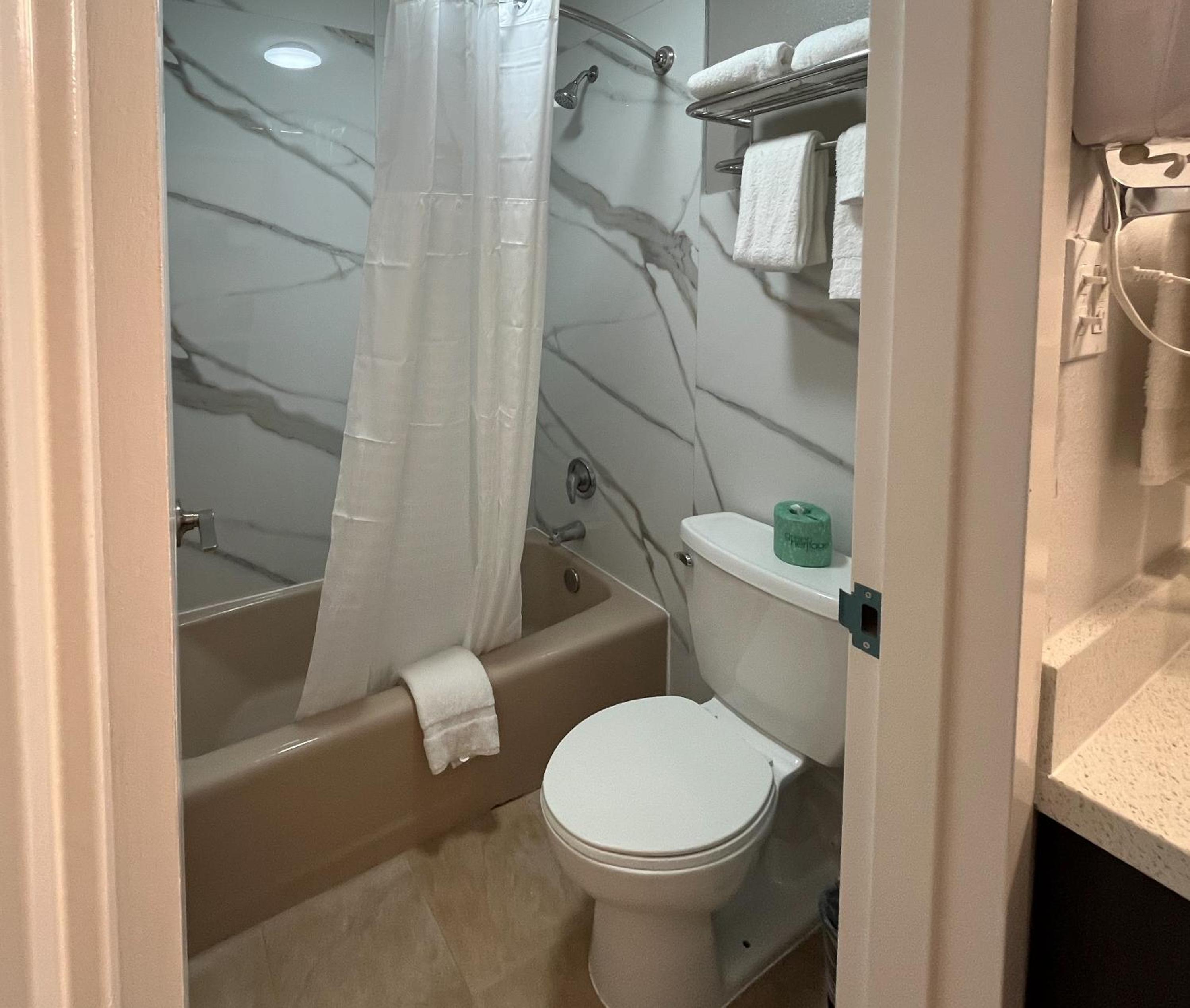 2 Full Beds | Smoking, Kitchen photo 2