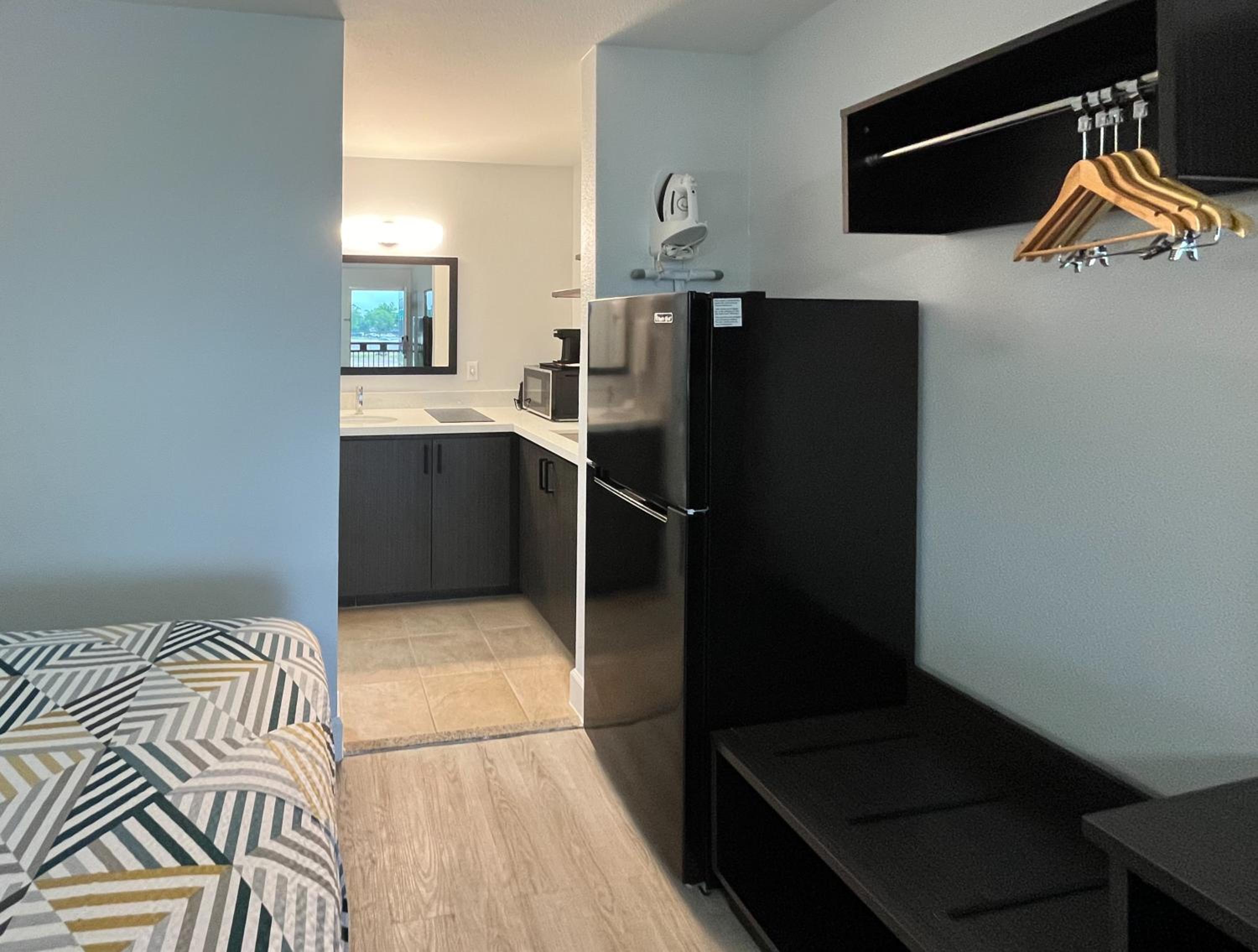 1 King Bed | Smoking, Kitchen photo 1