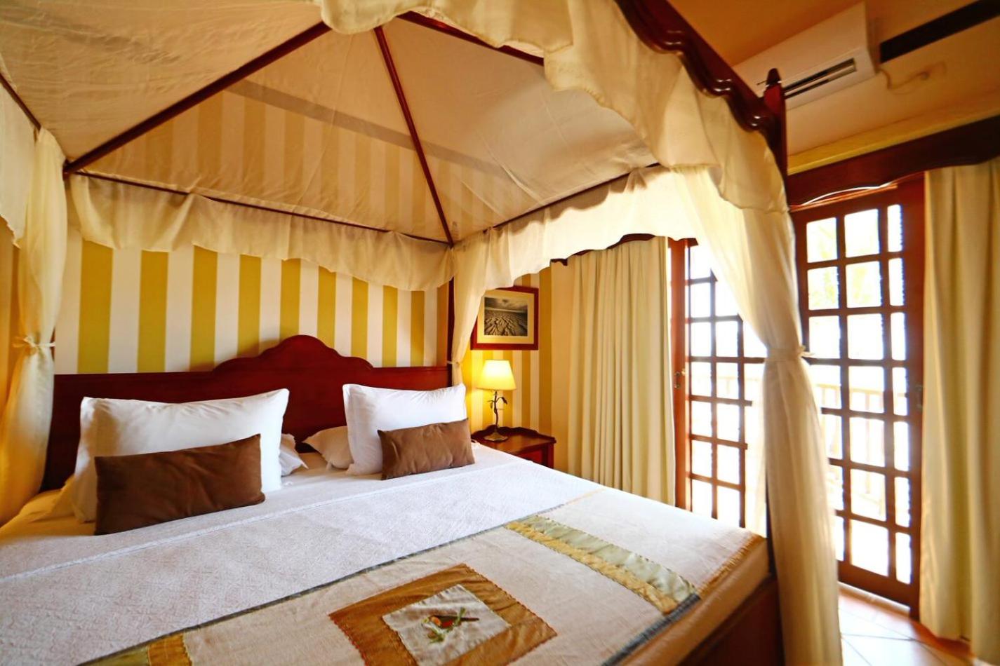 Deluxe Double Room with Side Sea View photo 2