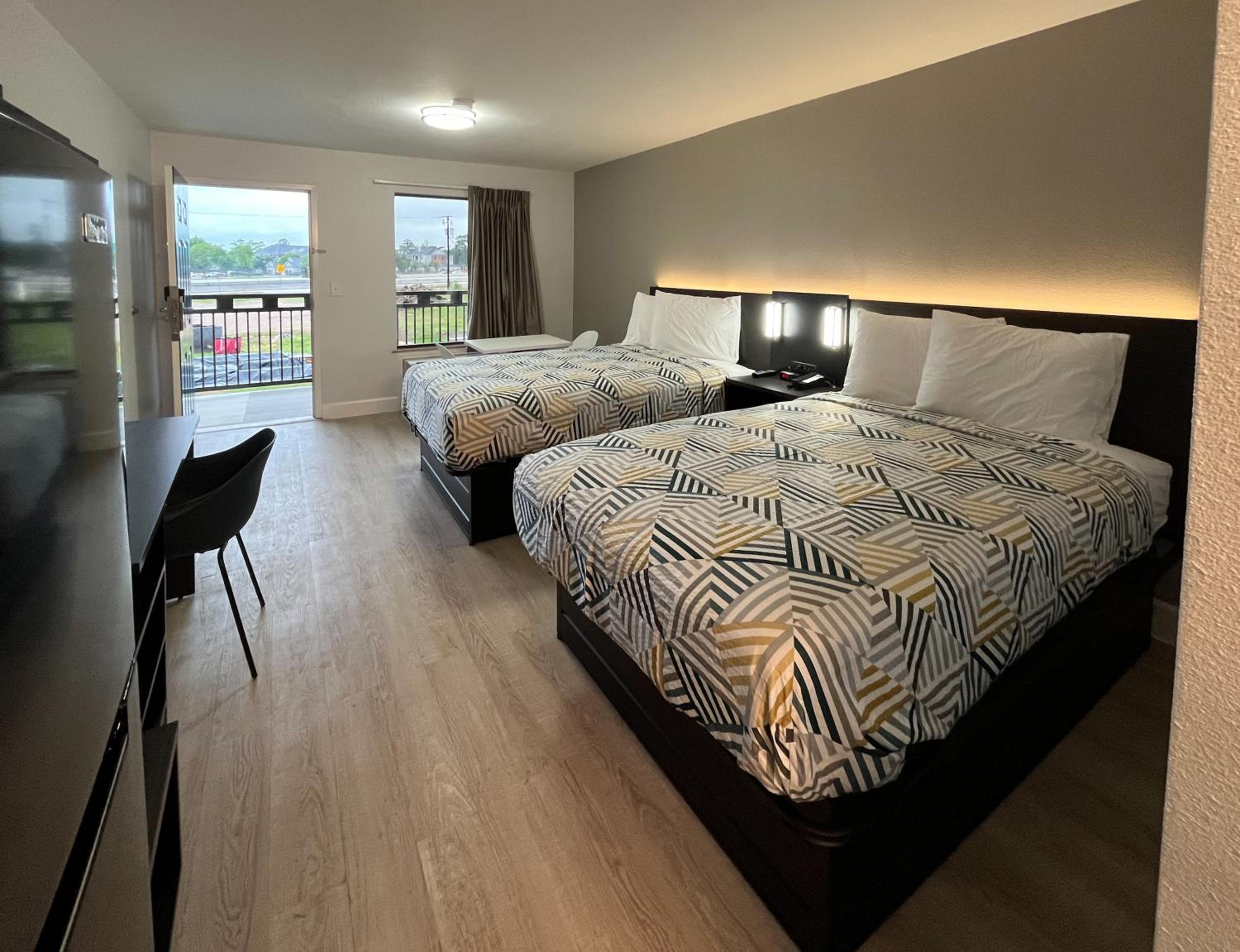 2 FULL BEDS | NON-SMOKING, KITCHEN photo 1