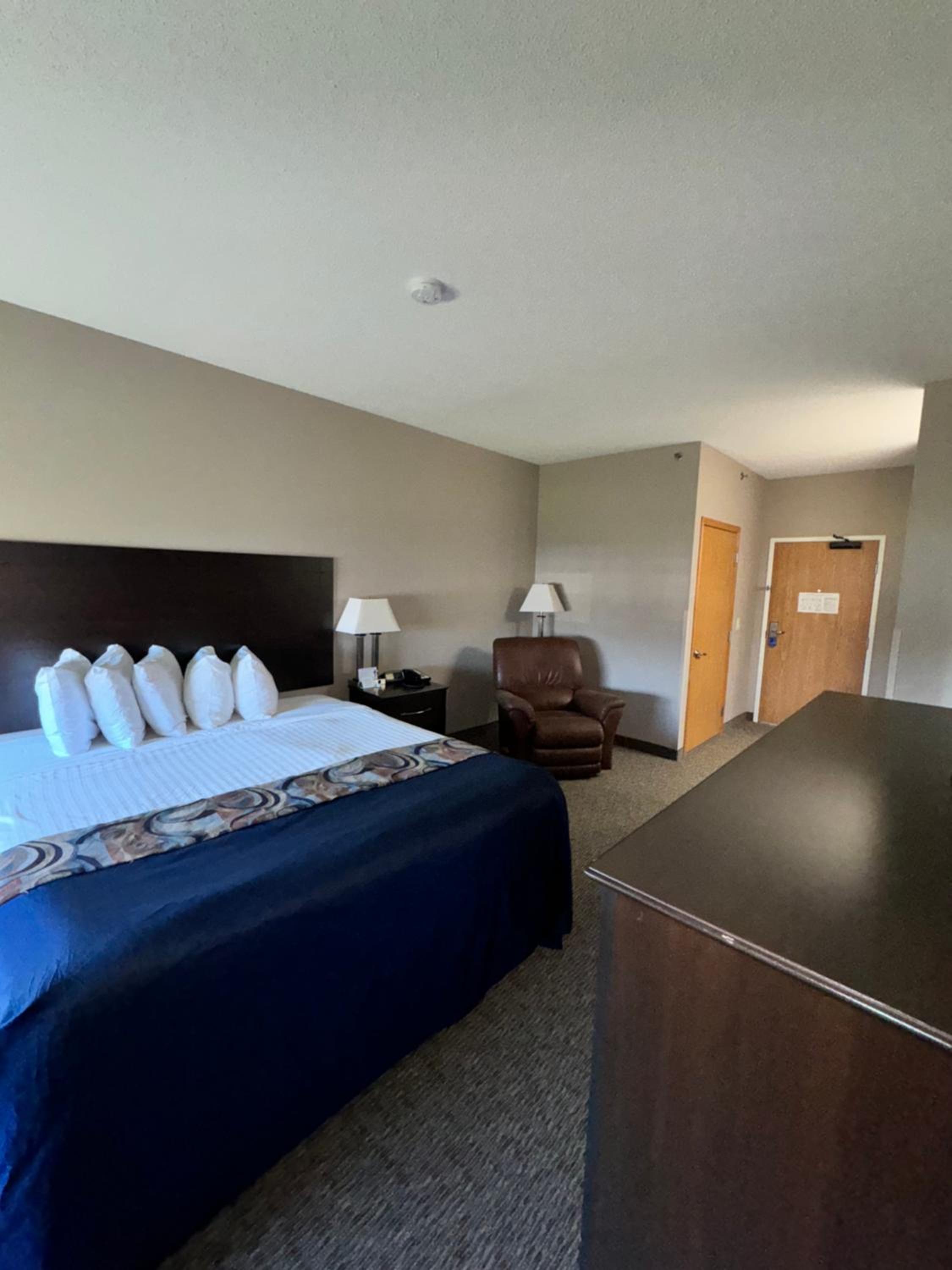 Standard King Room photo 1