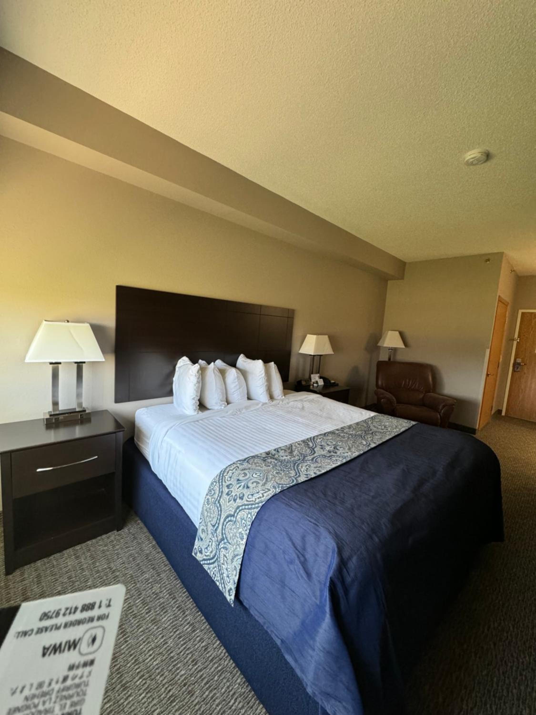 Standard King Room photo 3