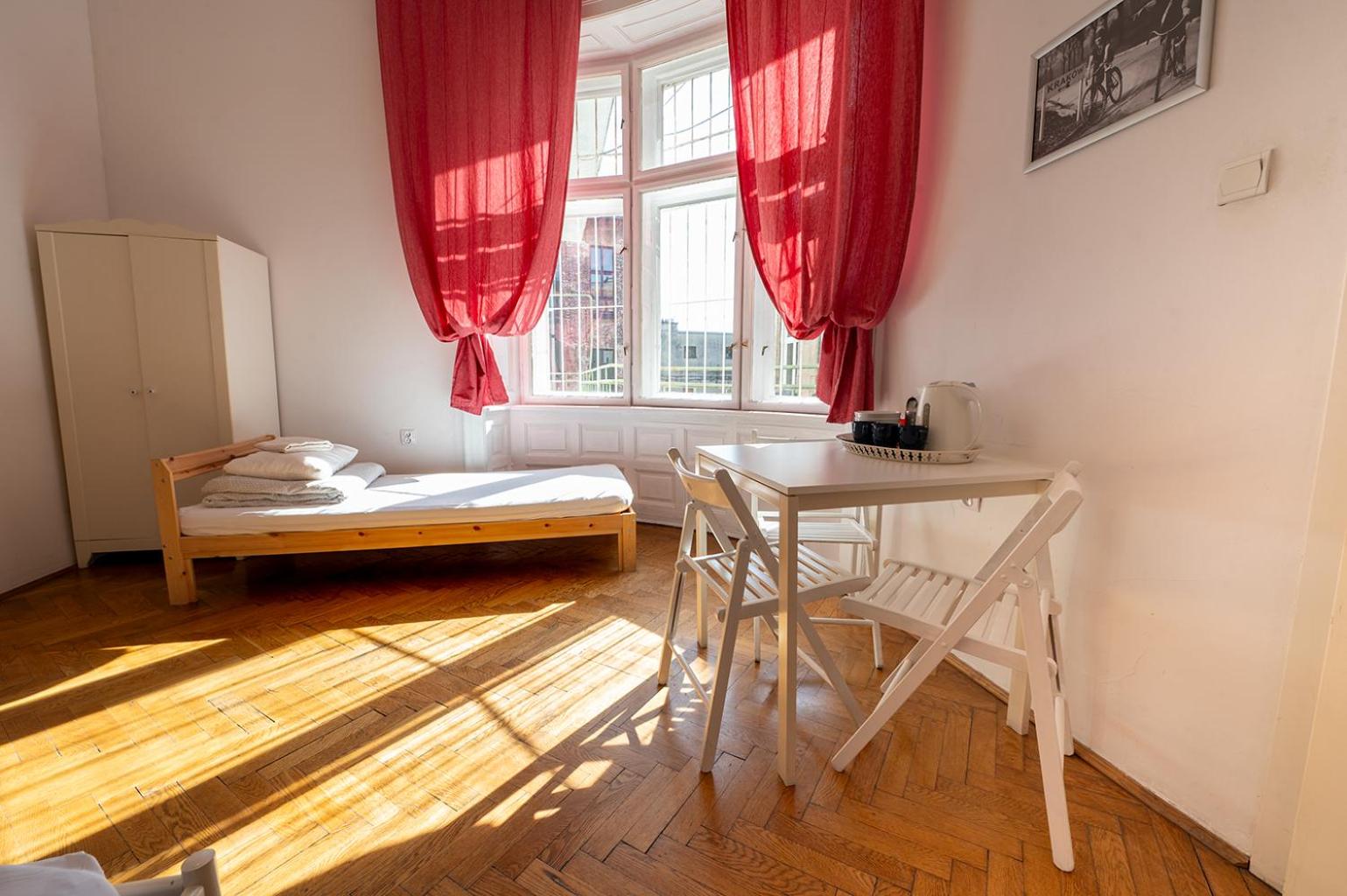 Triple Room with Private Bathroom - Photo 2