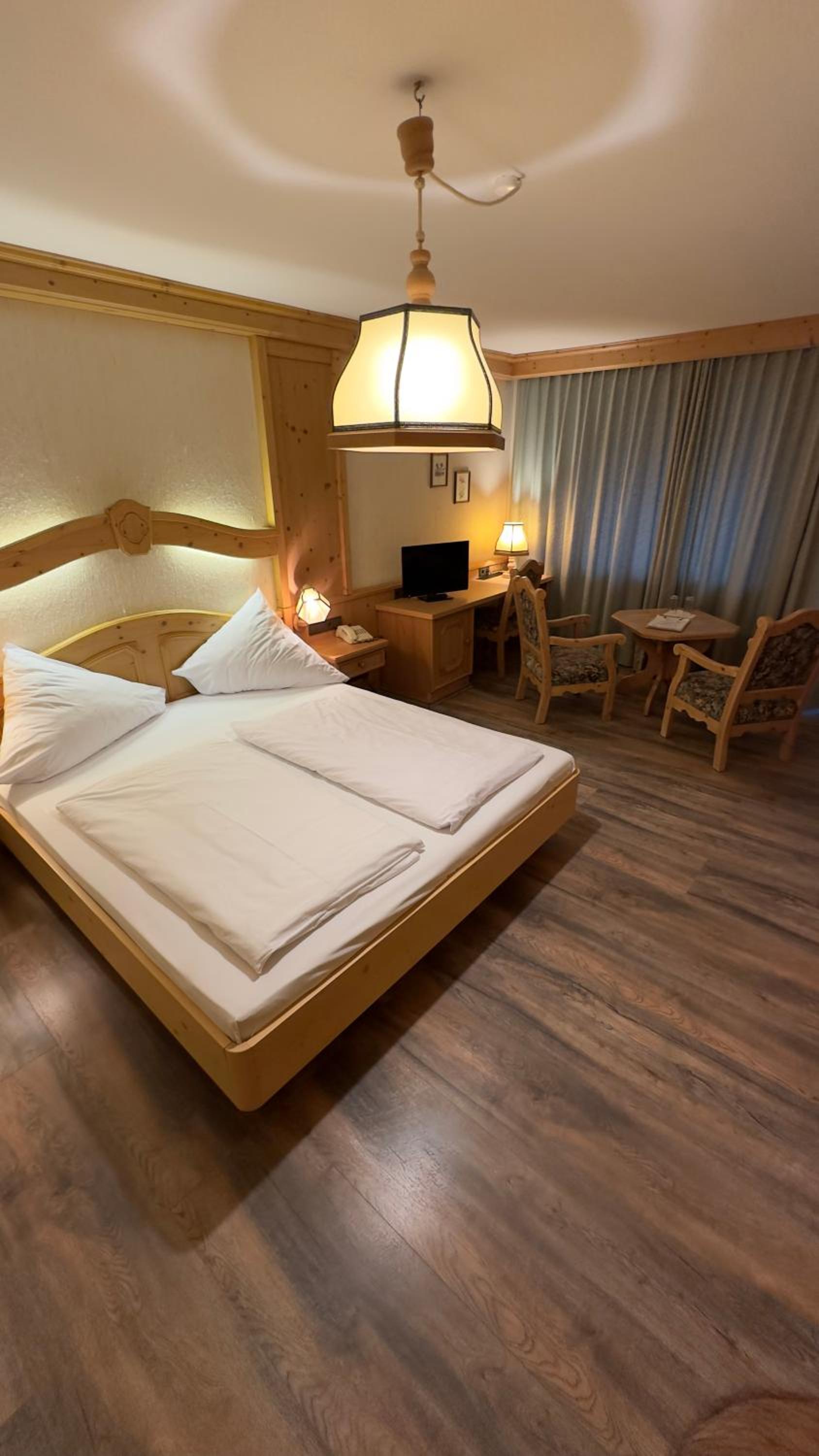 Double Room with Balcony and South View - Photo 3