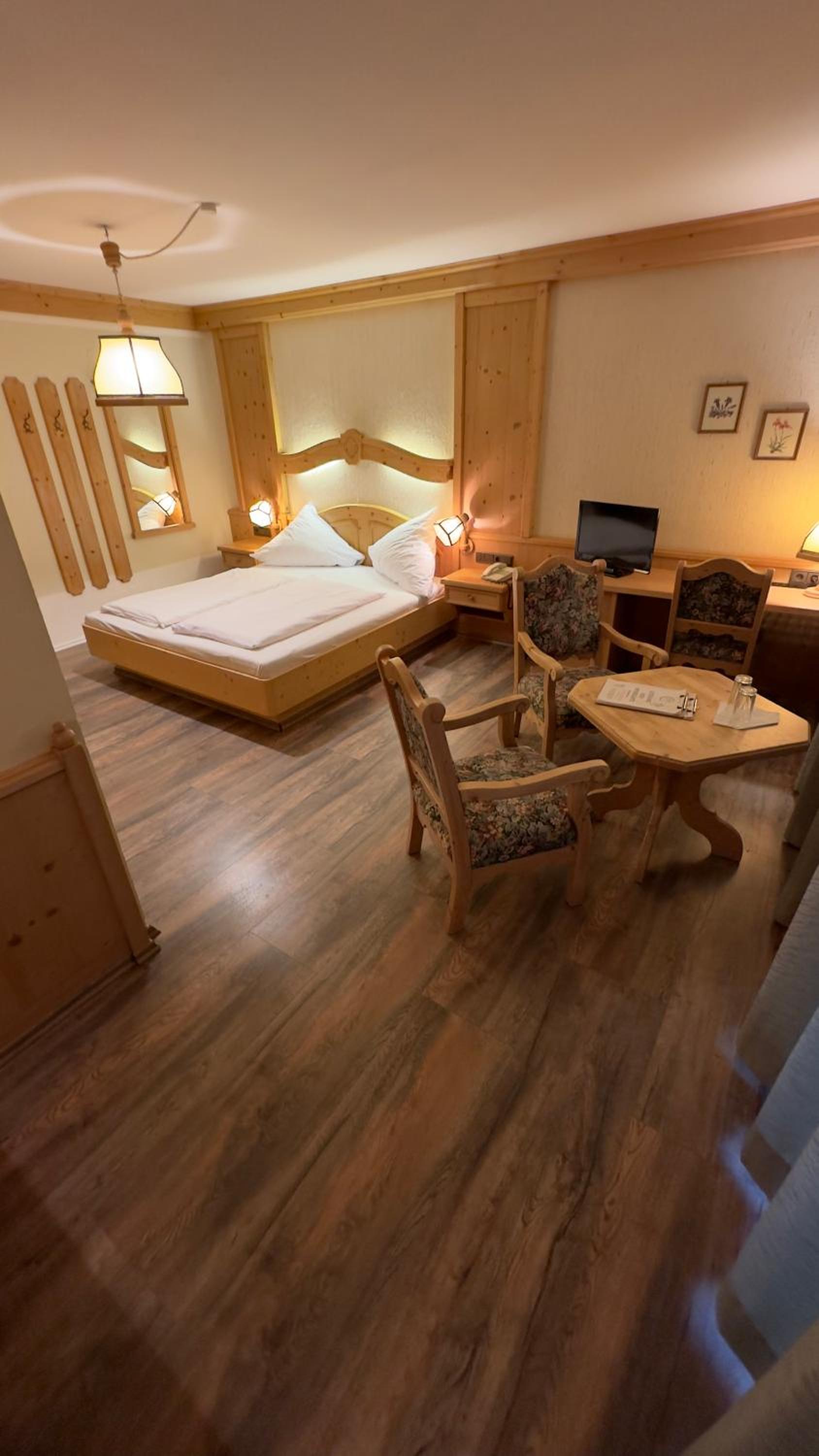 Double Room with Balcony and South View - Photo 2
