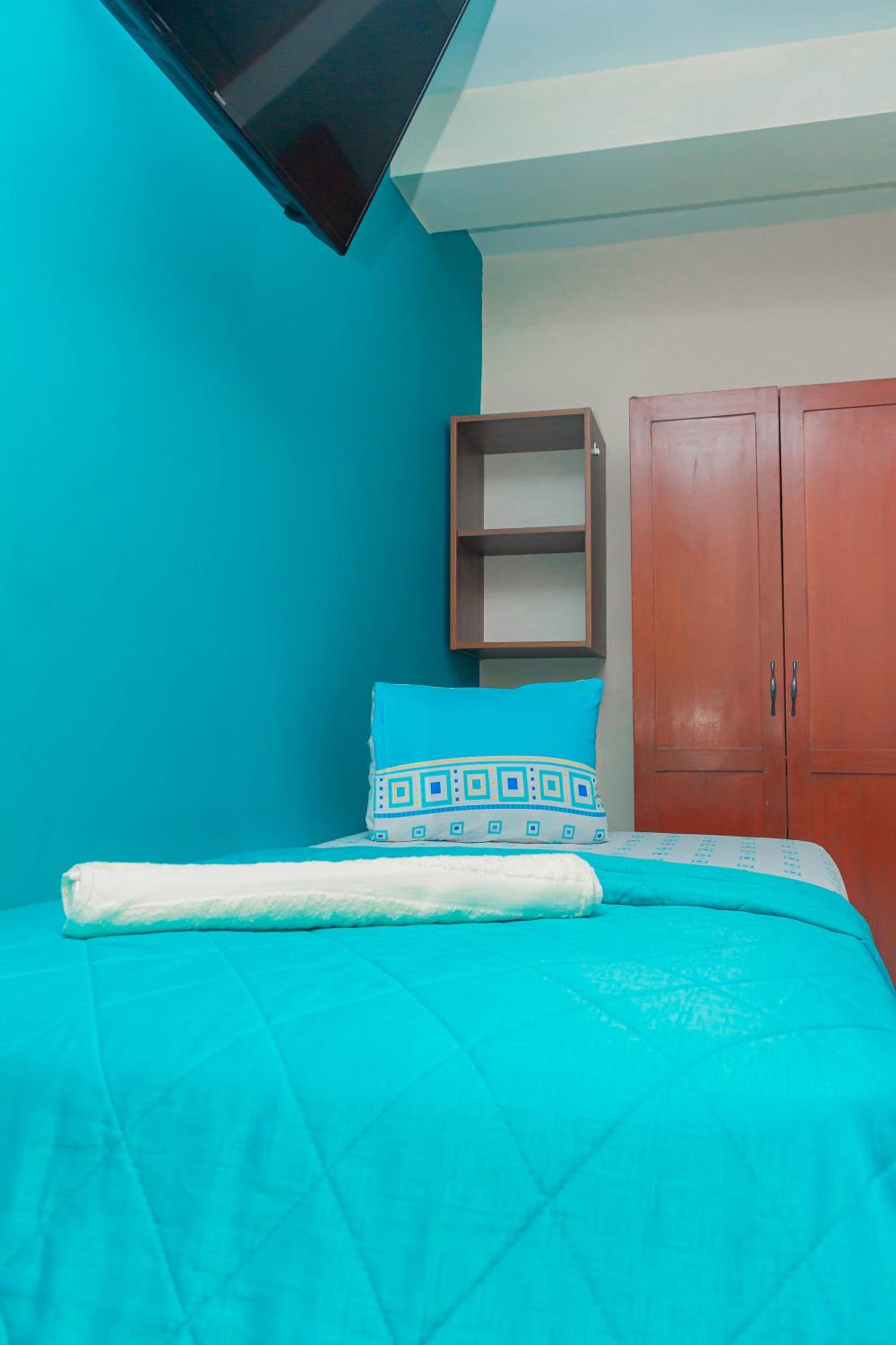 Single Room with Private Bathroom