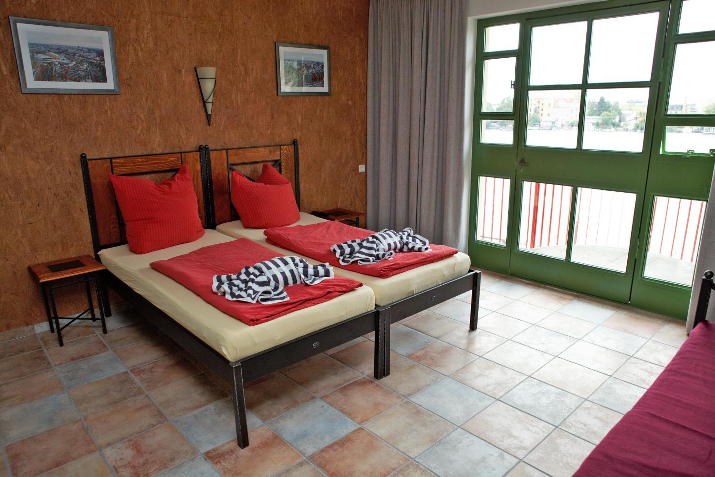 Family Room (2-4 Adults) photo 2