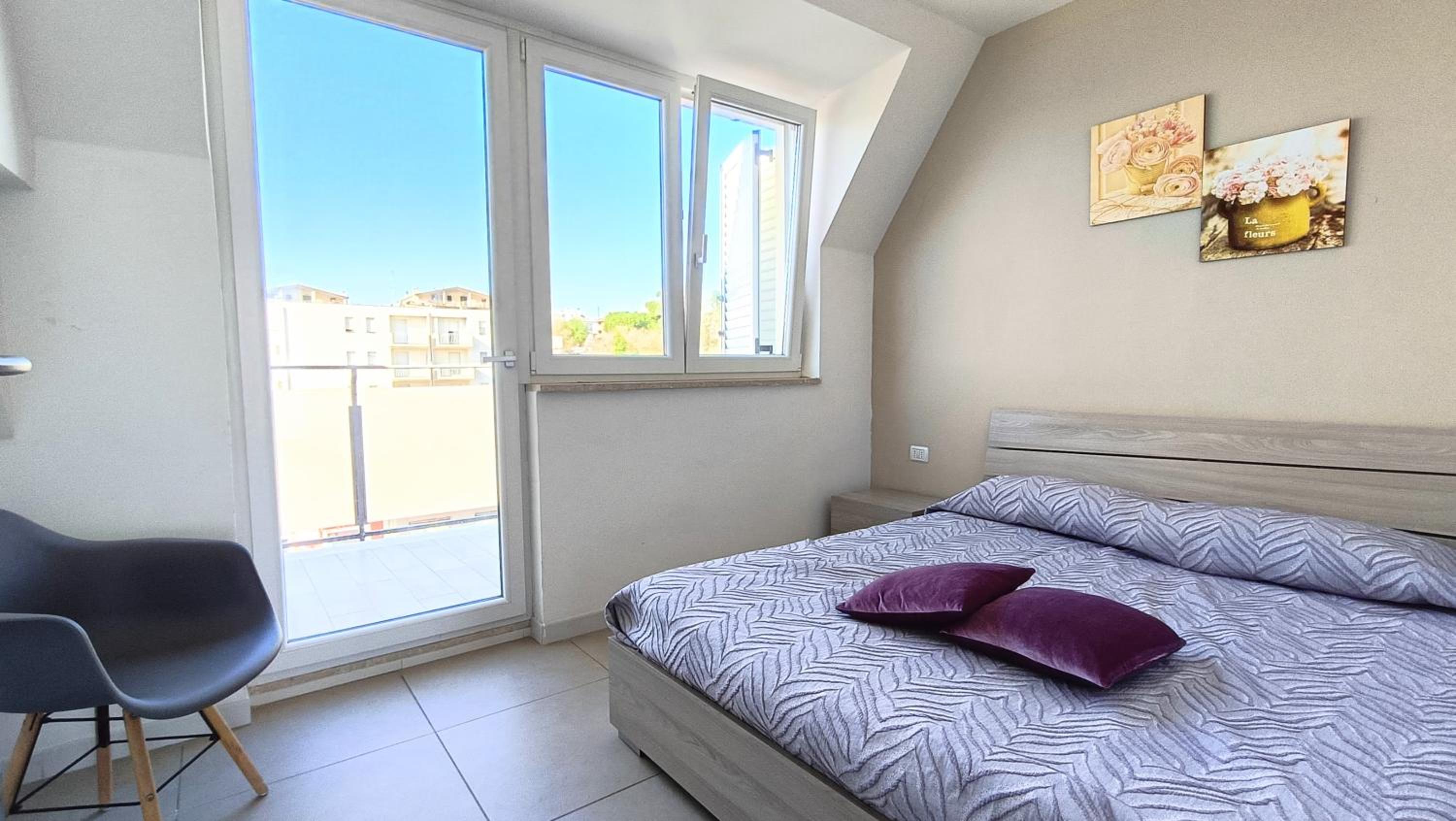 Four-Bedroom Apartment with Balcony photo 2