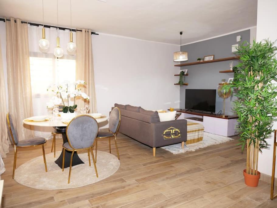One-Bedroom Apartment photo 1