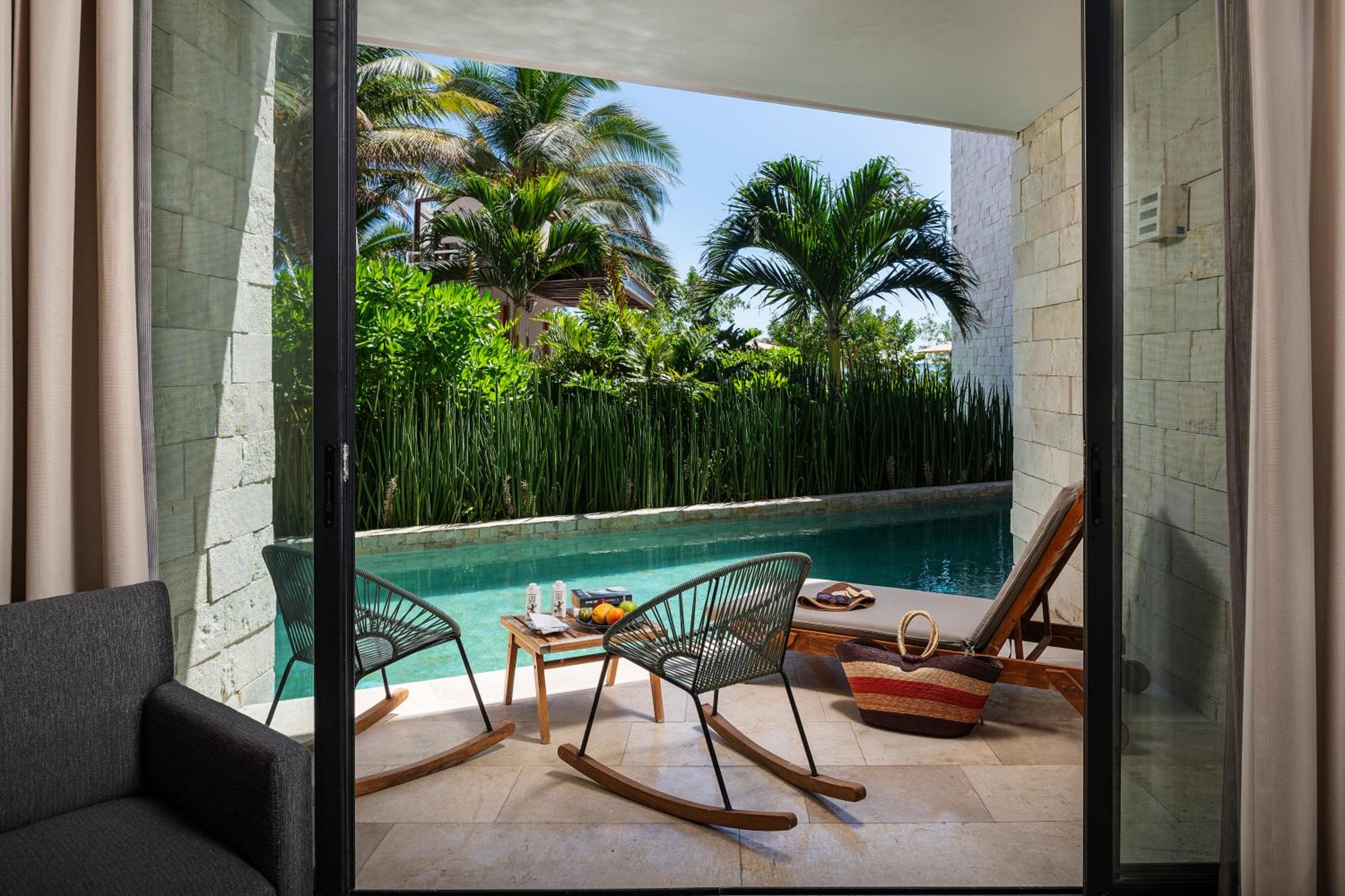Swim-up Room - Photo 5