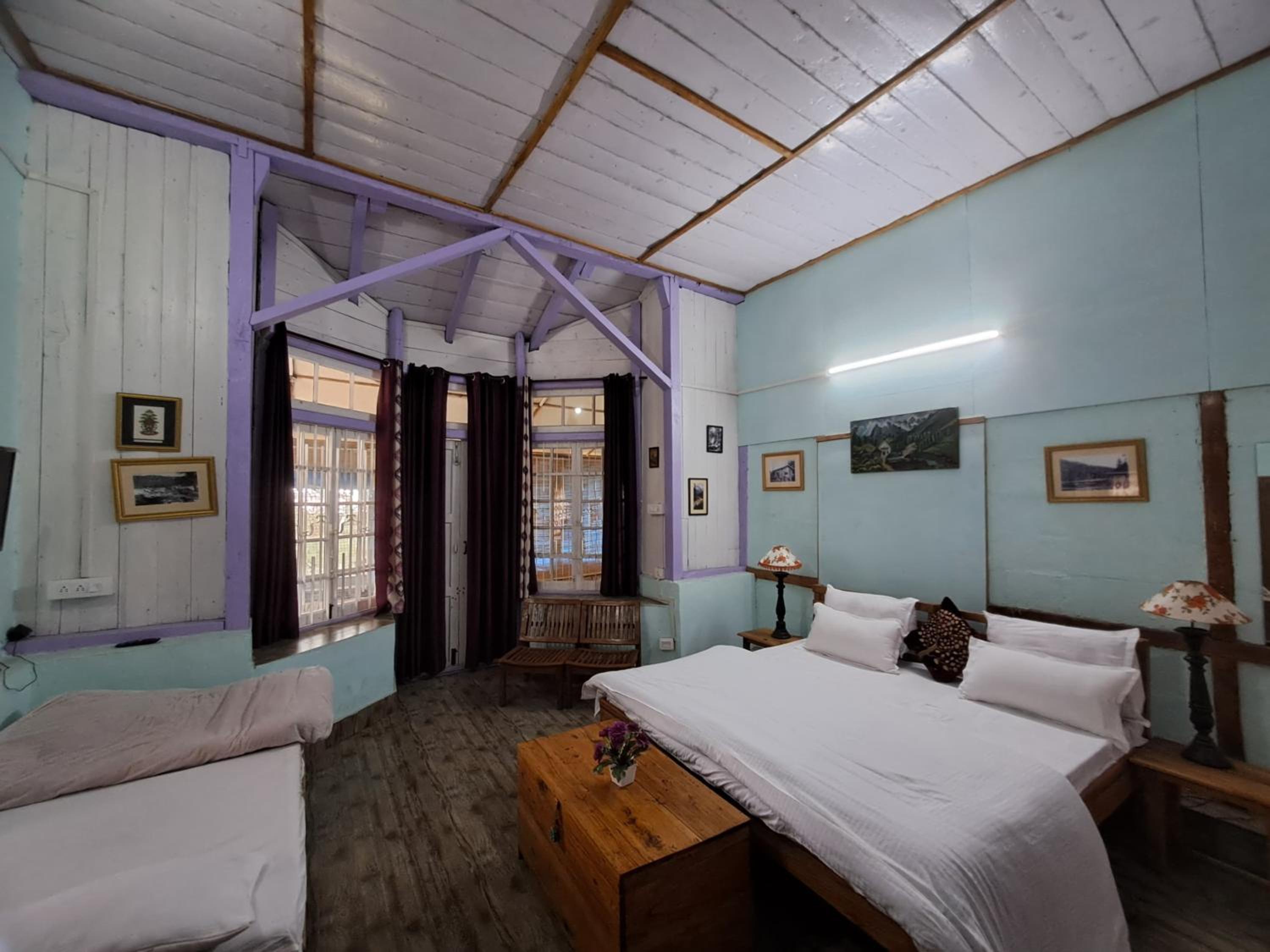 Deluxe Double Room (2 Adults + 1 Child)