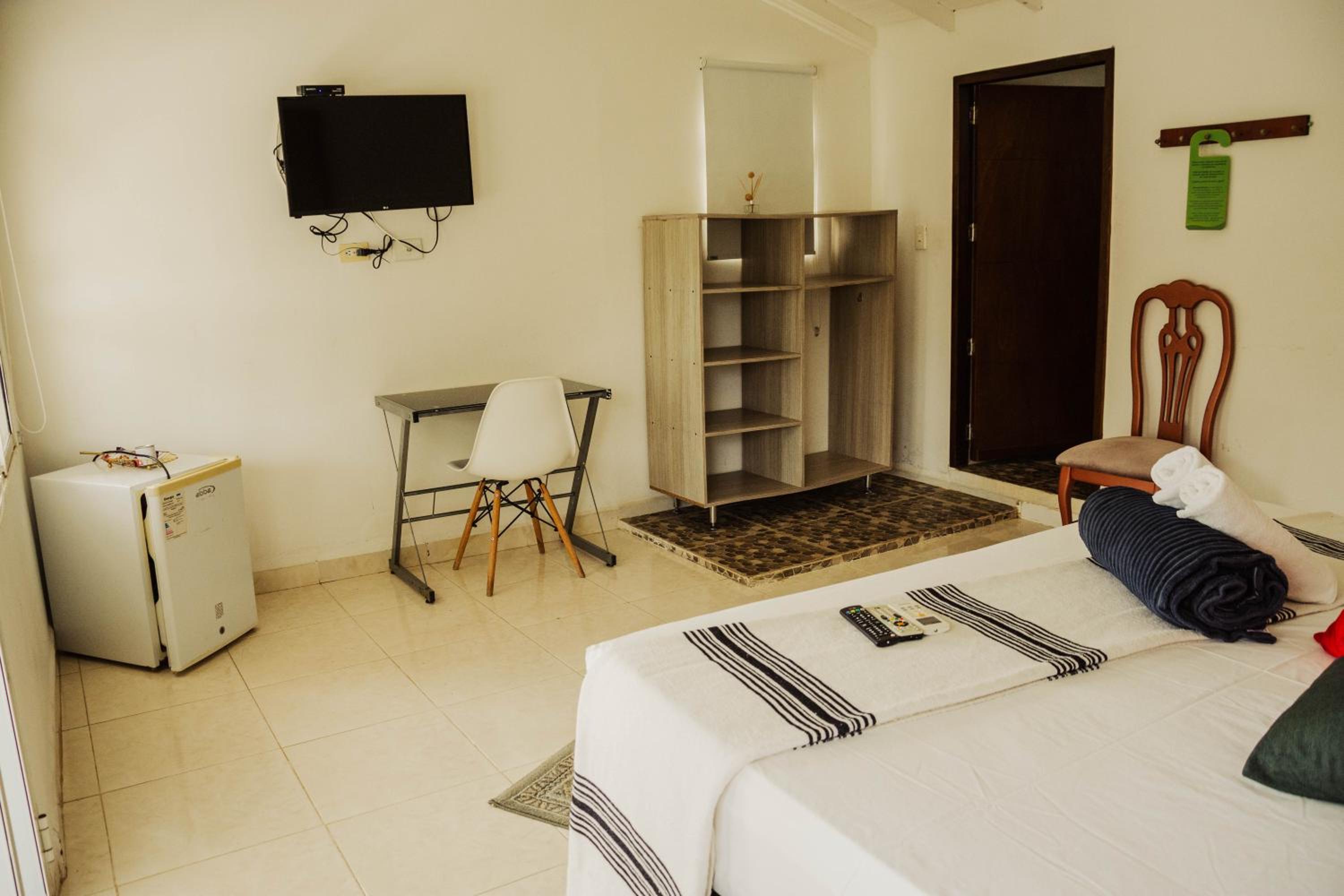 Deluxe Double Room With Bath photo 2