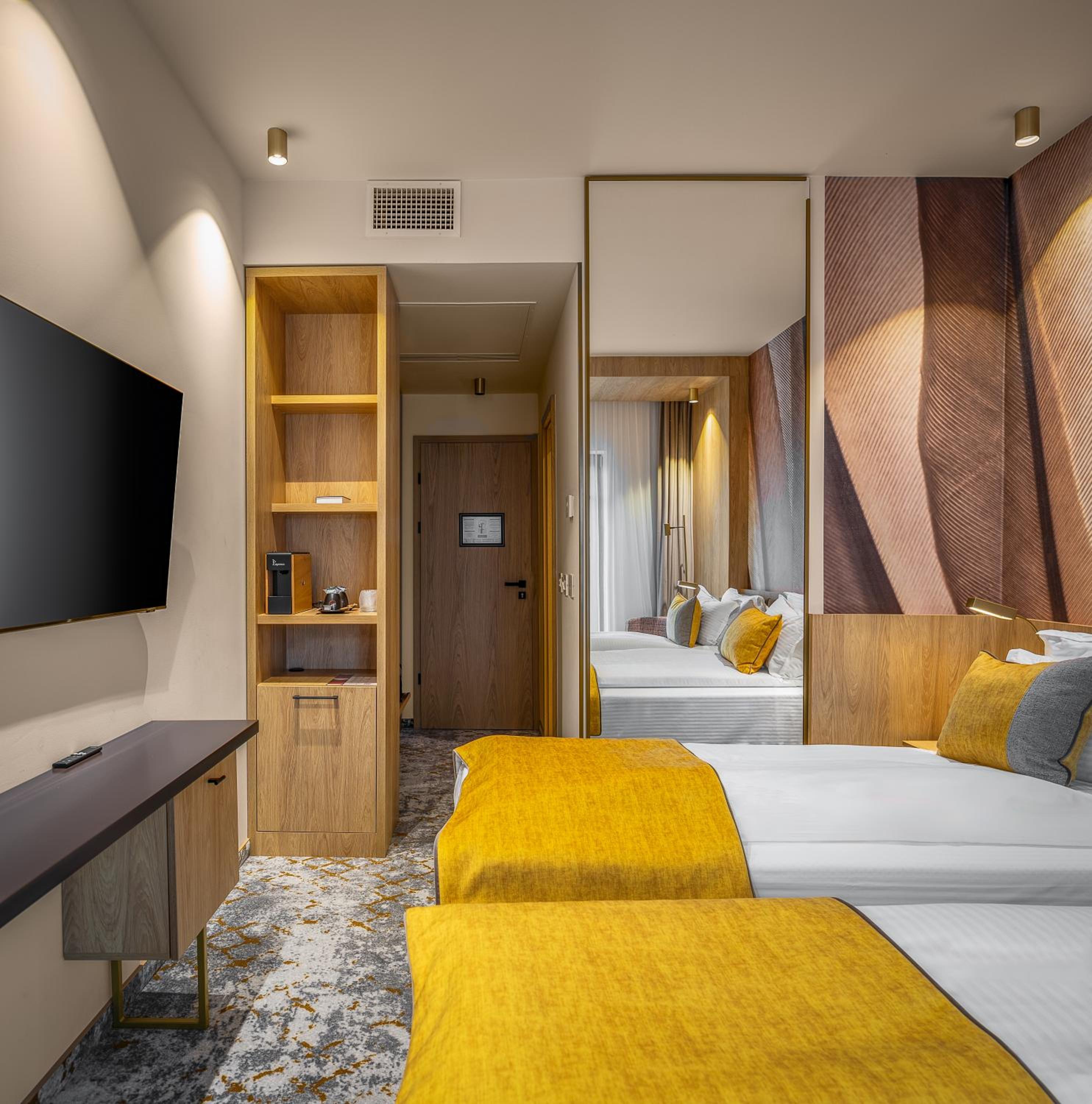 Double Room - Photo 21