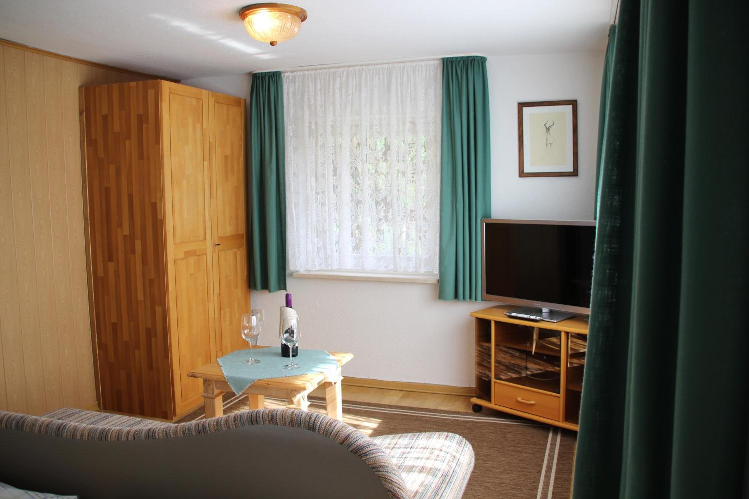 One-Bedroom Apartment photo 1