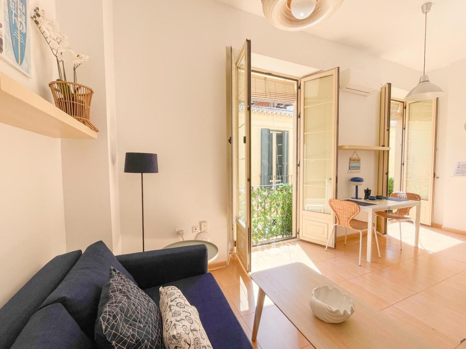 Apartamento con Balcón