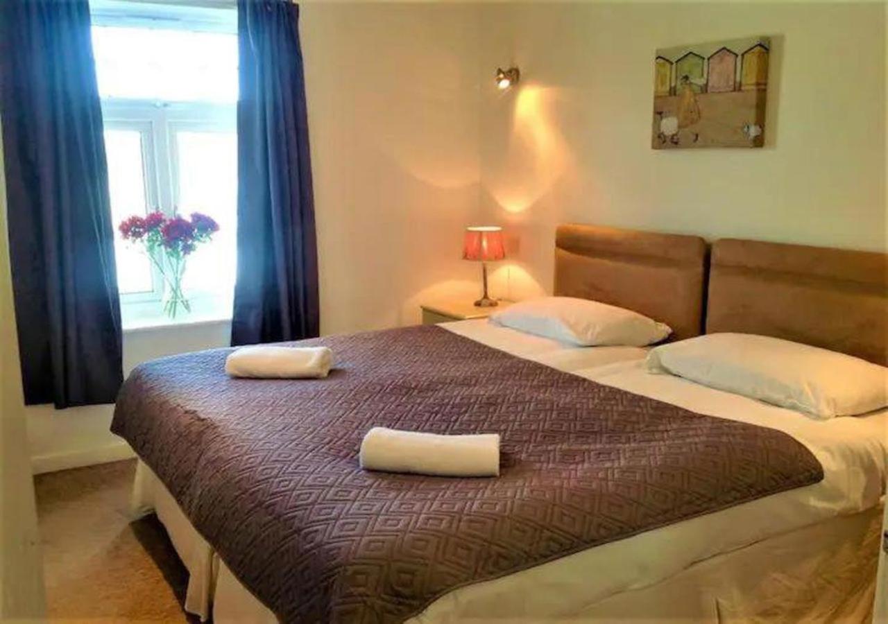 Four-Bedroom House photo 1