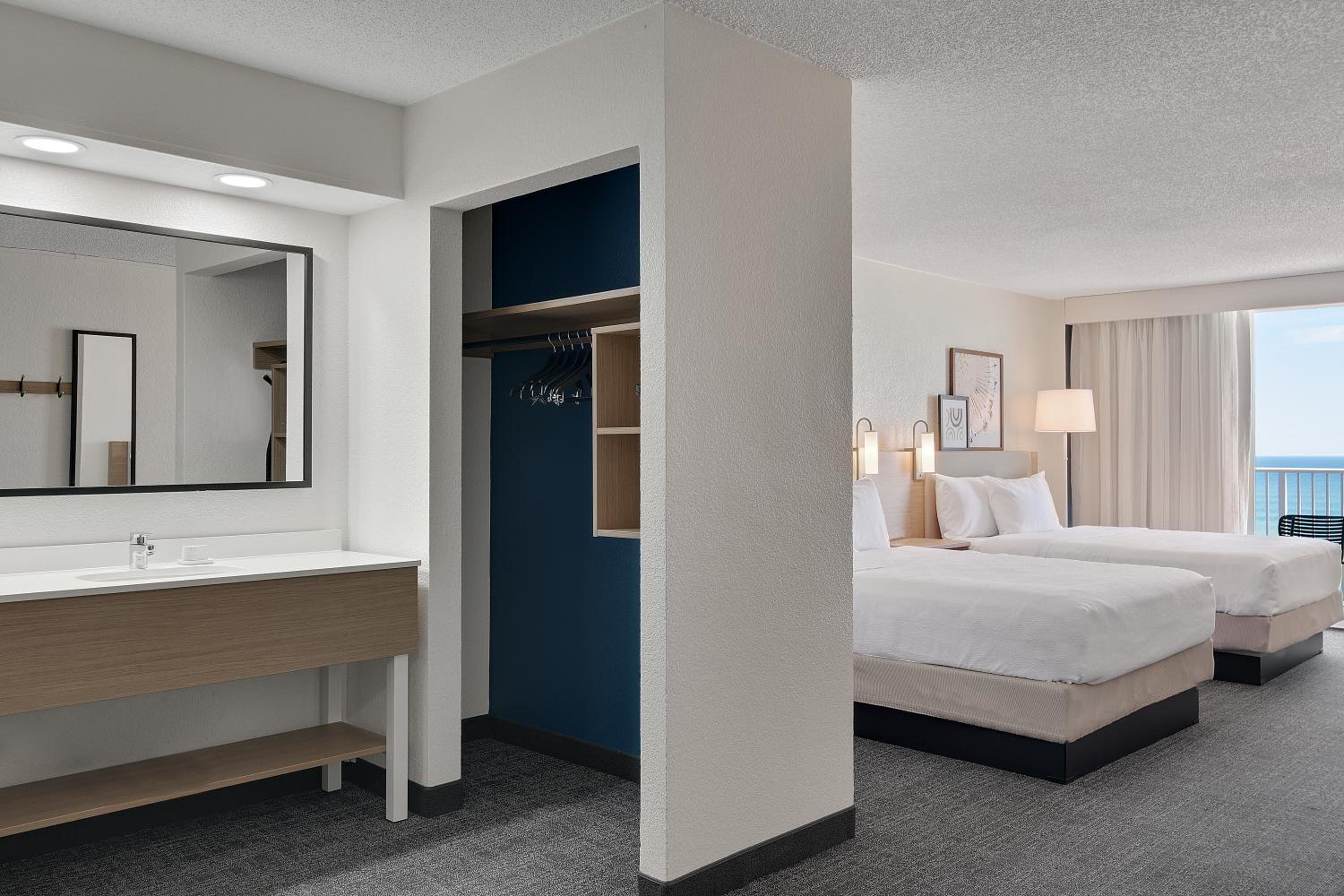Queen Room with Two Queen Beds - Photo 5