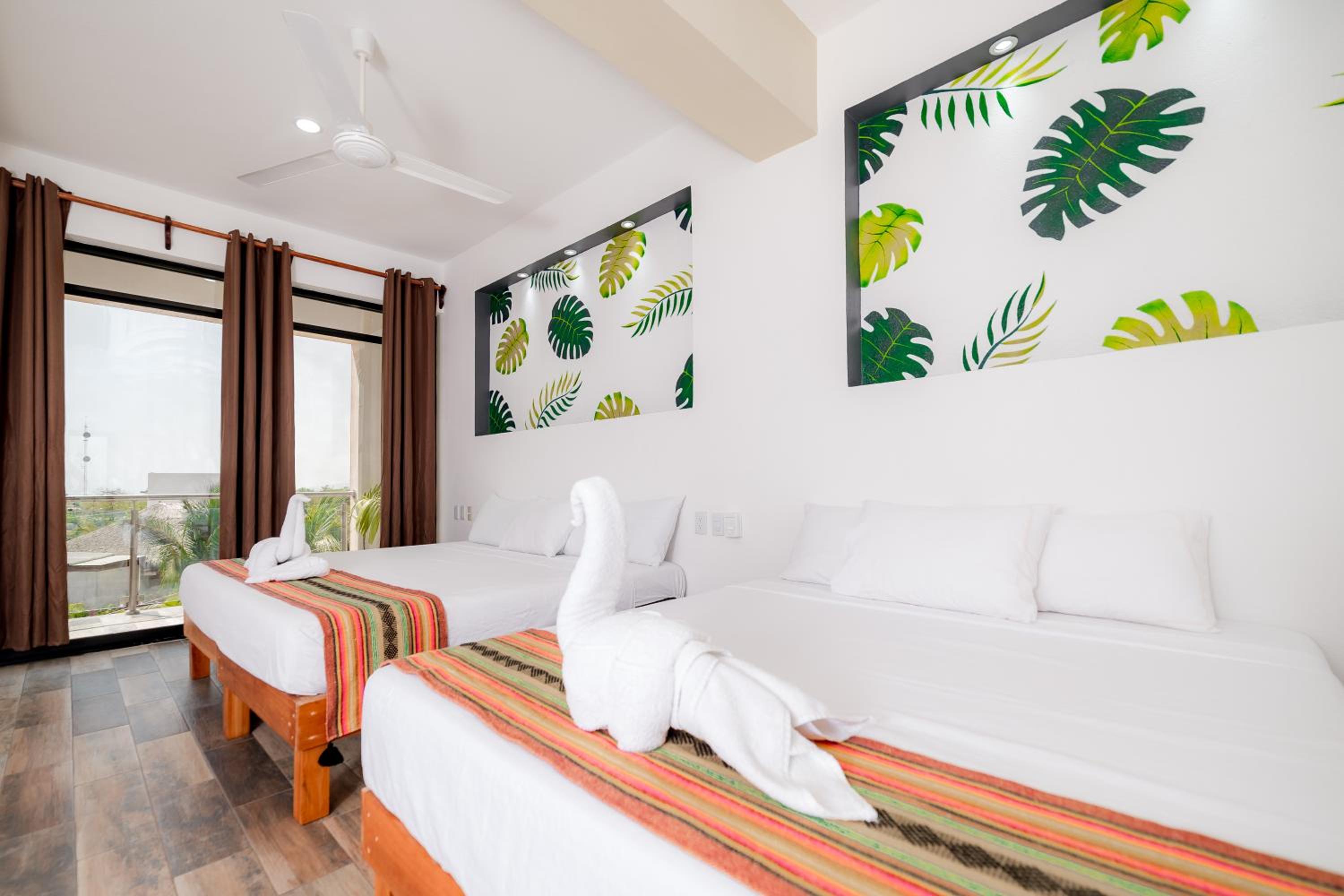 Twin Room with Balcony - Photo 6