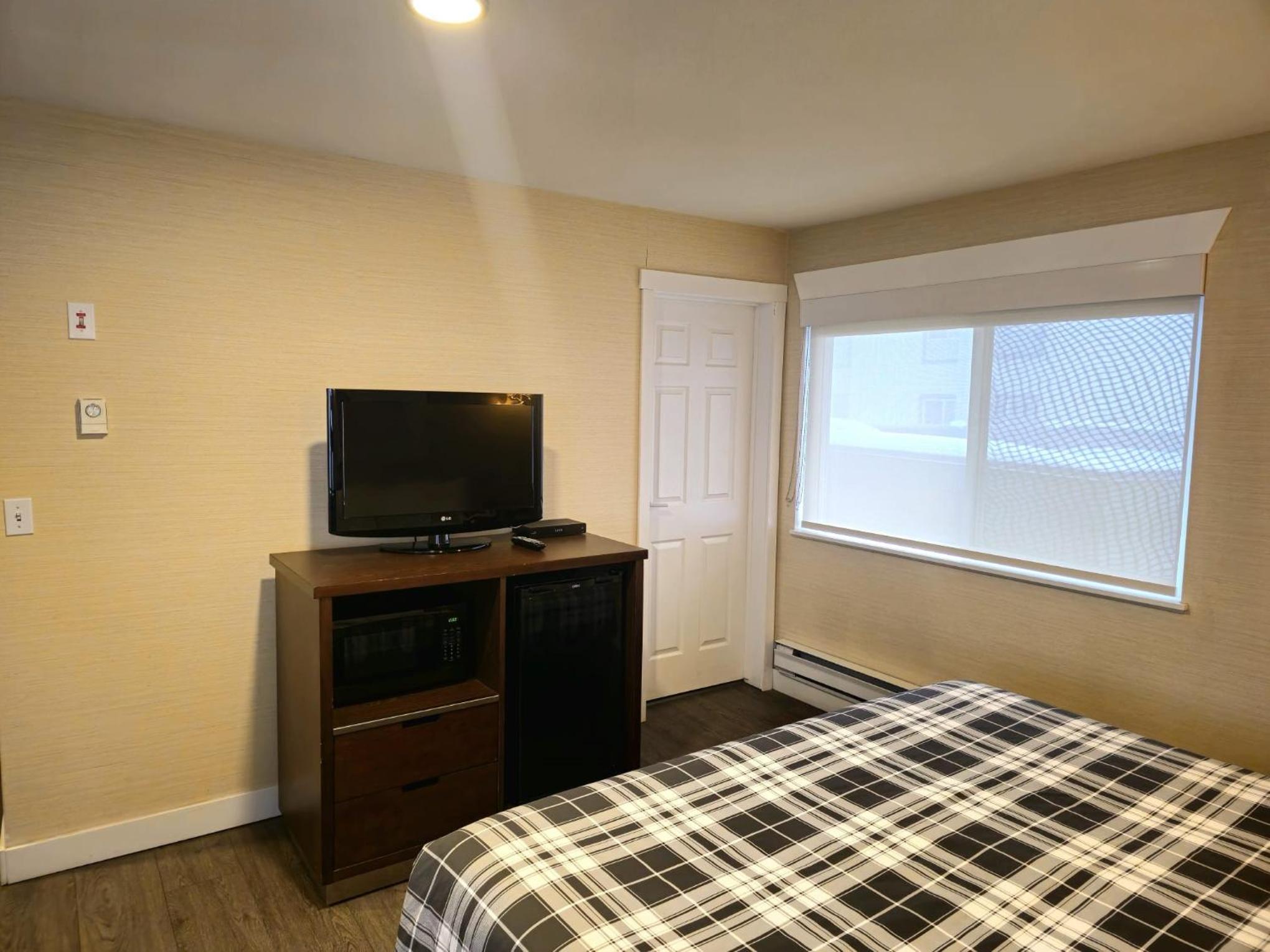 King Room - Non Smoking - Photo 1