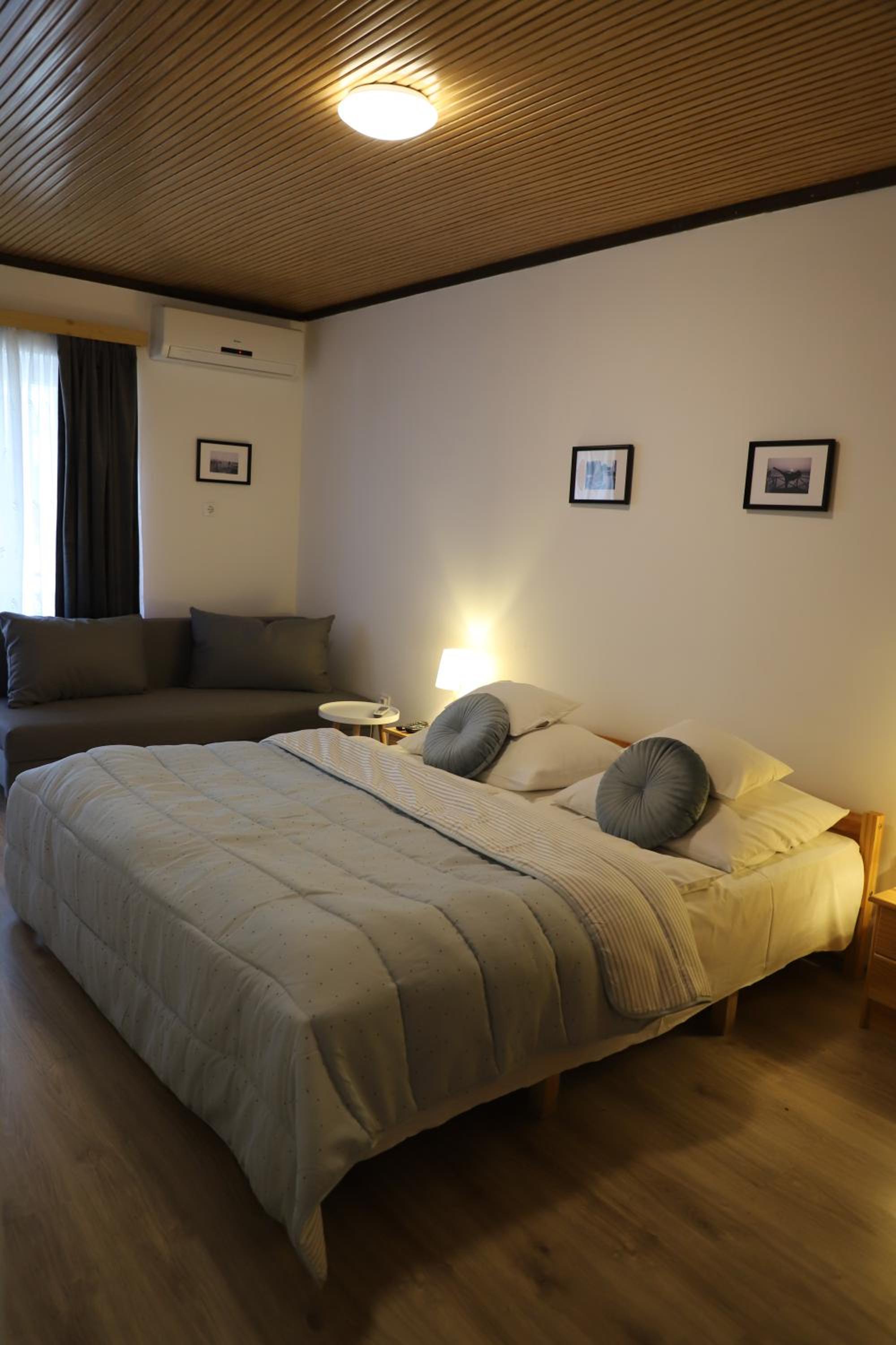 Apartment with Balcony photo 3