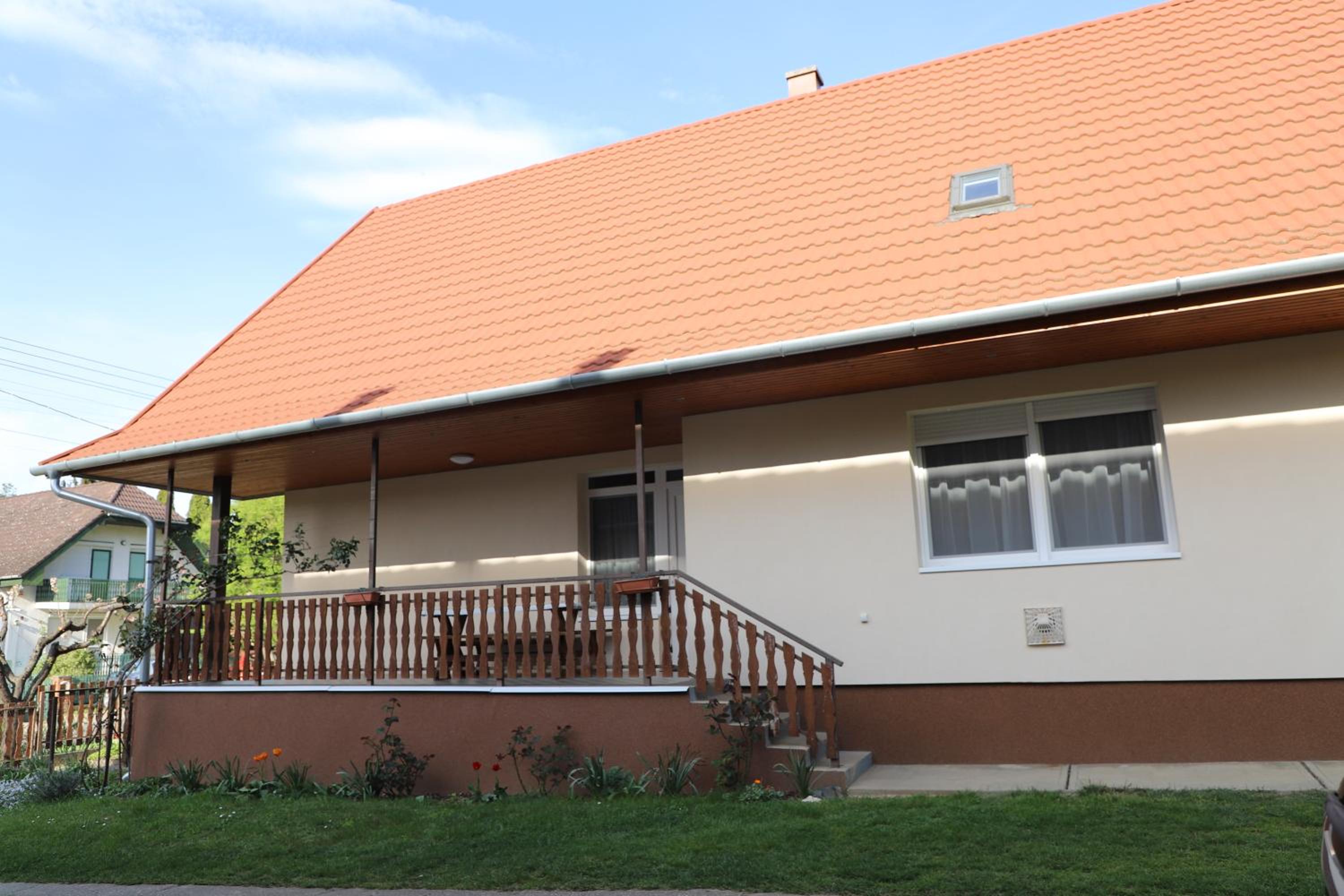 Apartment with Balcony photo 2