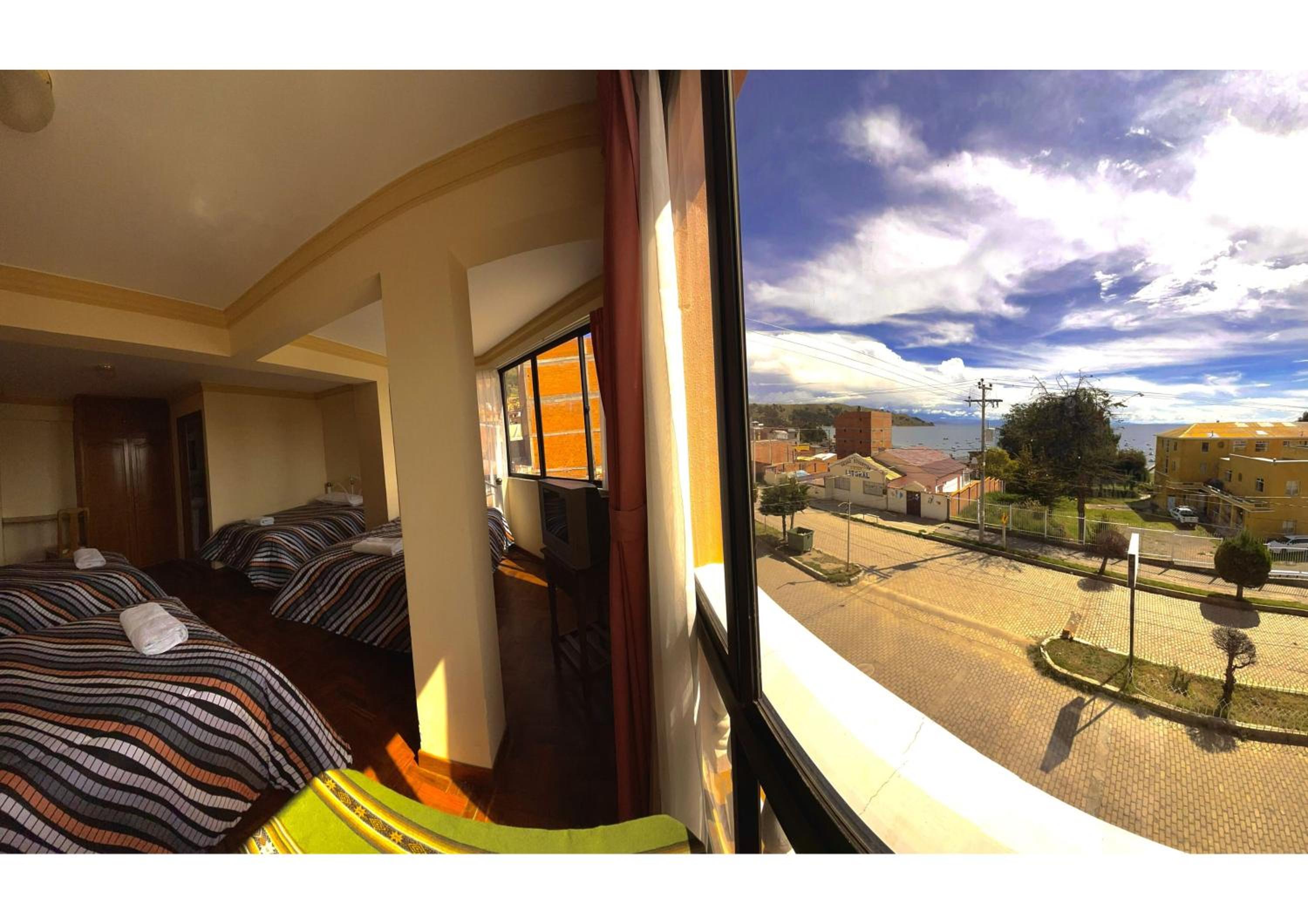 Quadruple Room with Private Bathroom photo 1