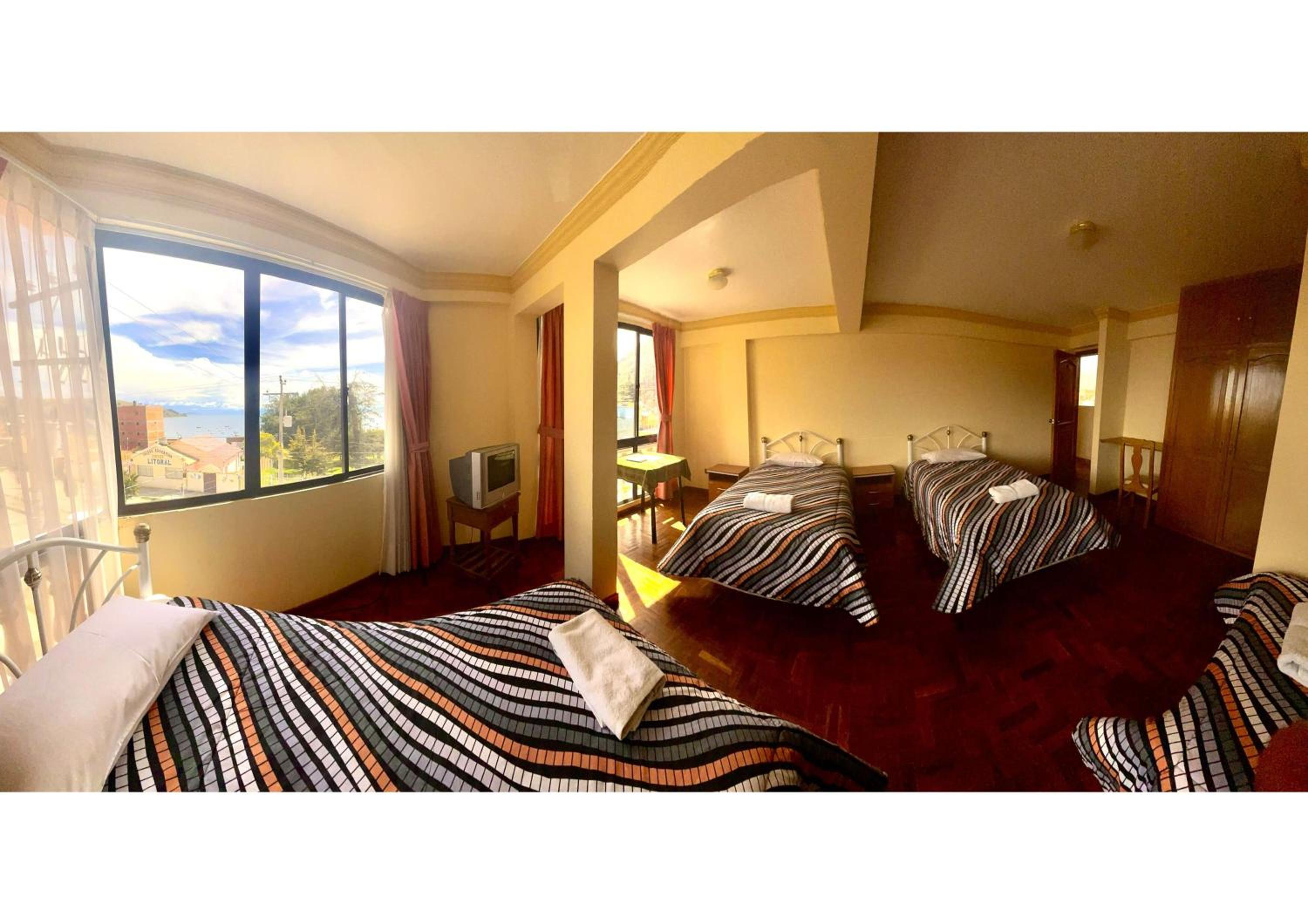 Quadruple Room with Private Bathroom photo 3