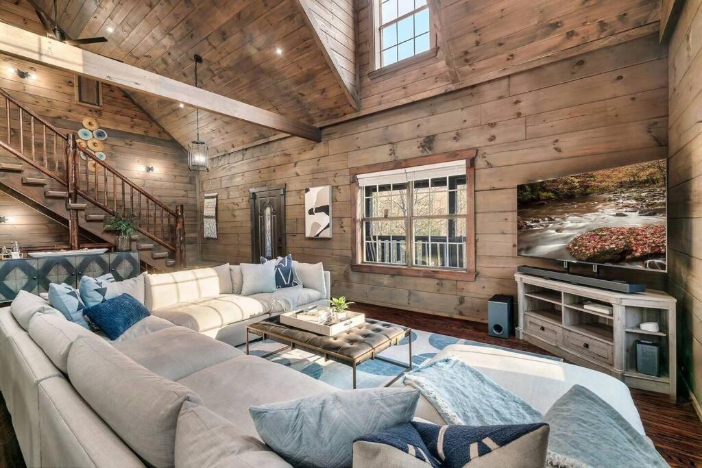 Five-Bedroom House photo 1