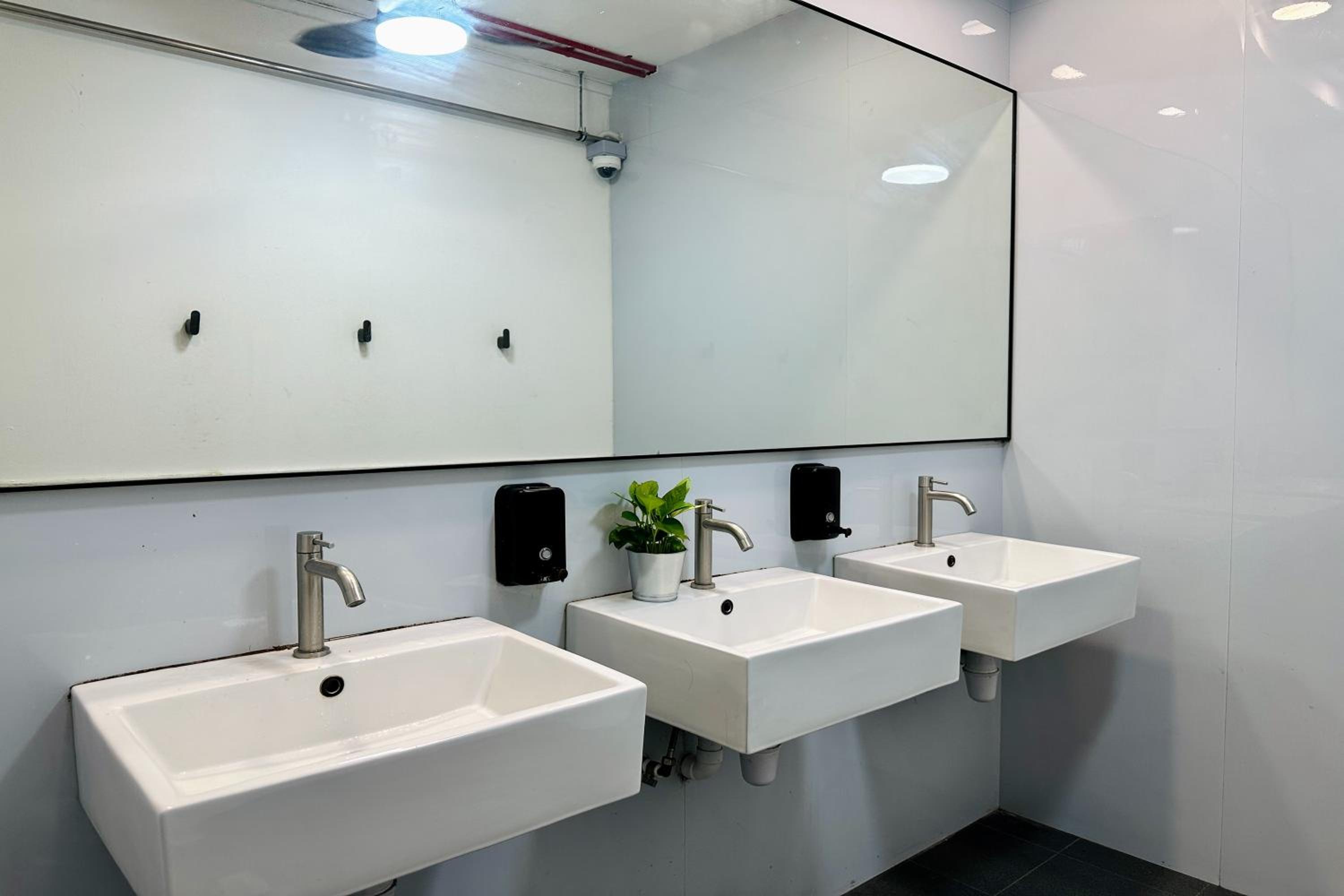 Private Room (6 beds) with En-Suite Bathroom photo 3