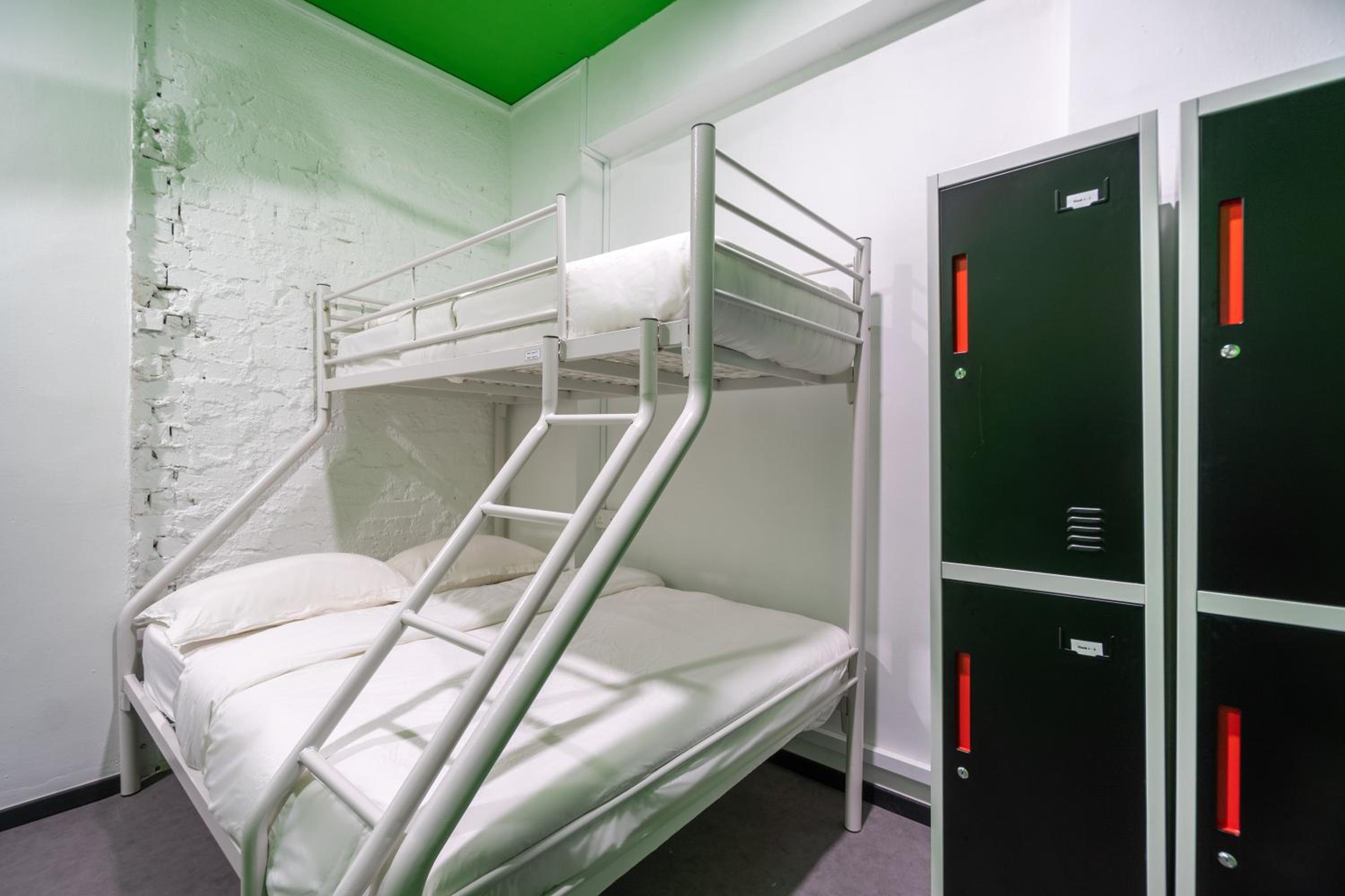 Private Room (Queen + Single) with Shared Bathroom photo 2
