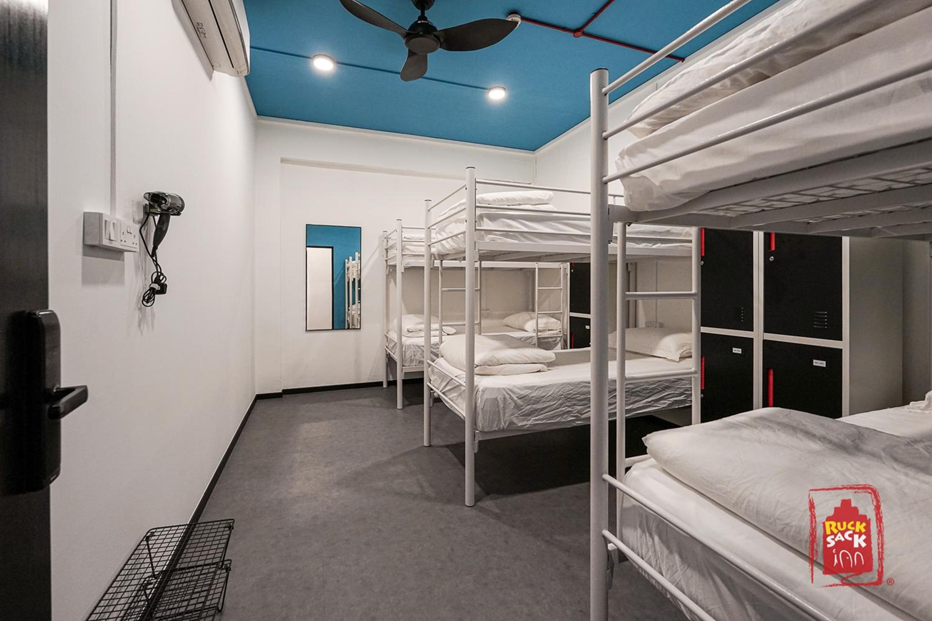 6-Bed Mixed Dormitory Room photo 1