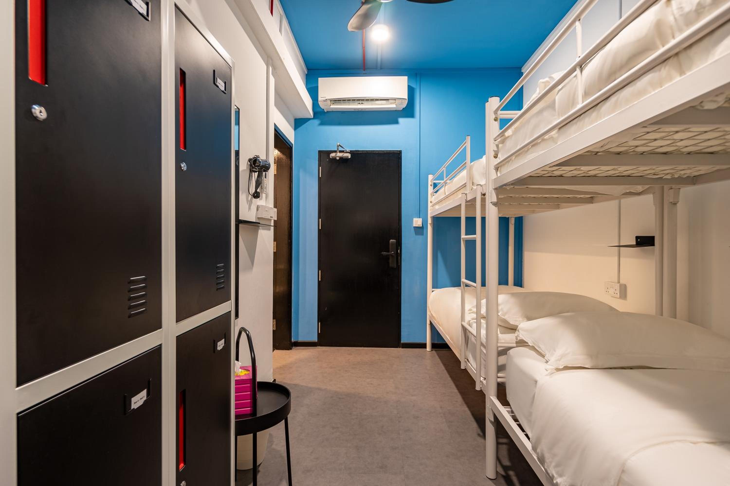 Private Room (6 beds) with En-Suite Bathroom photo 1