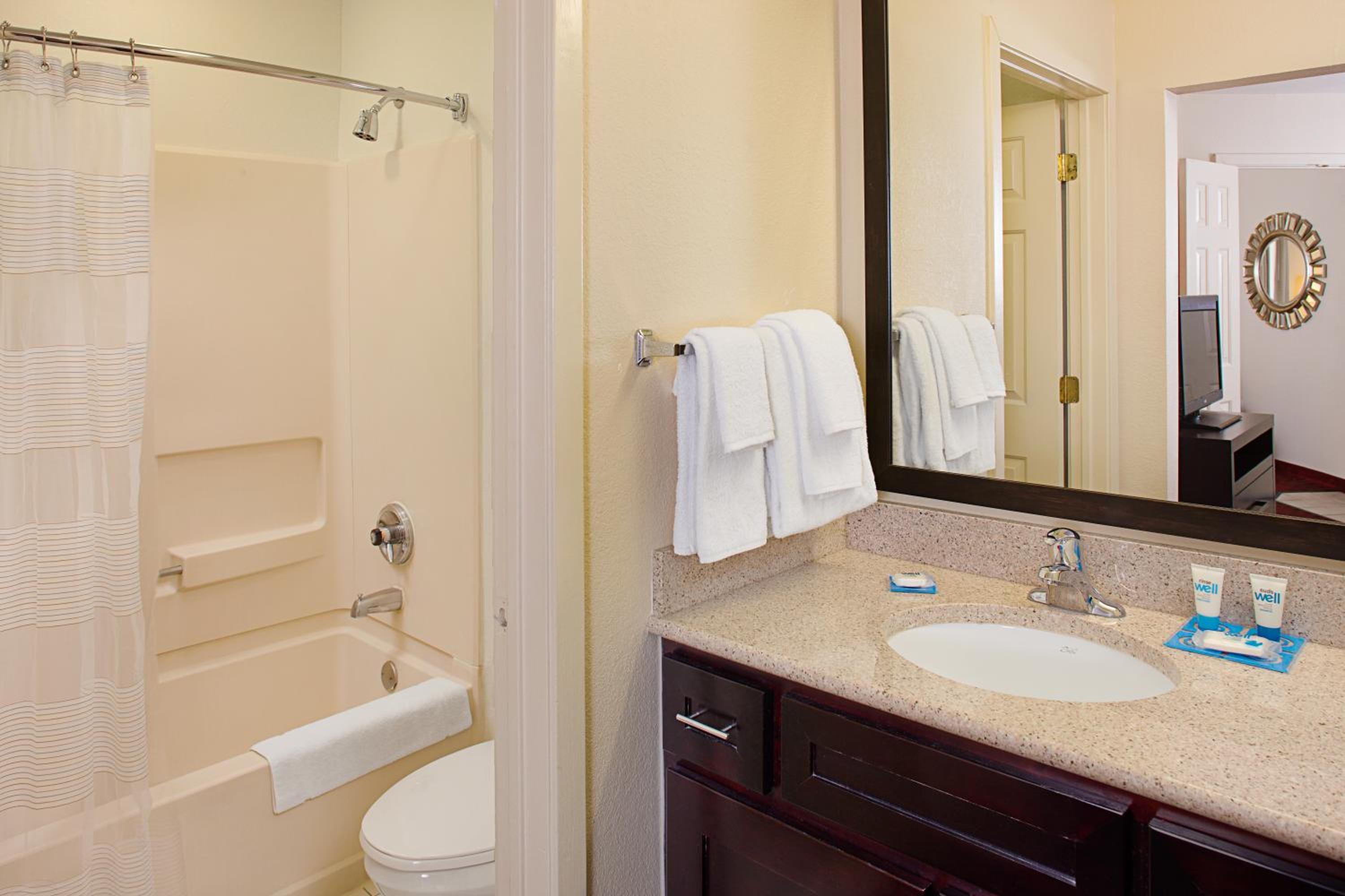 One-Bedroom King Suite - Photo 3