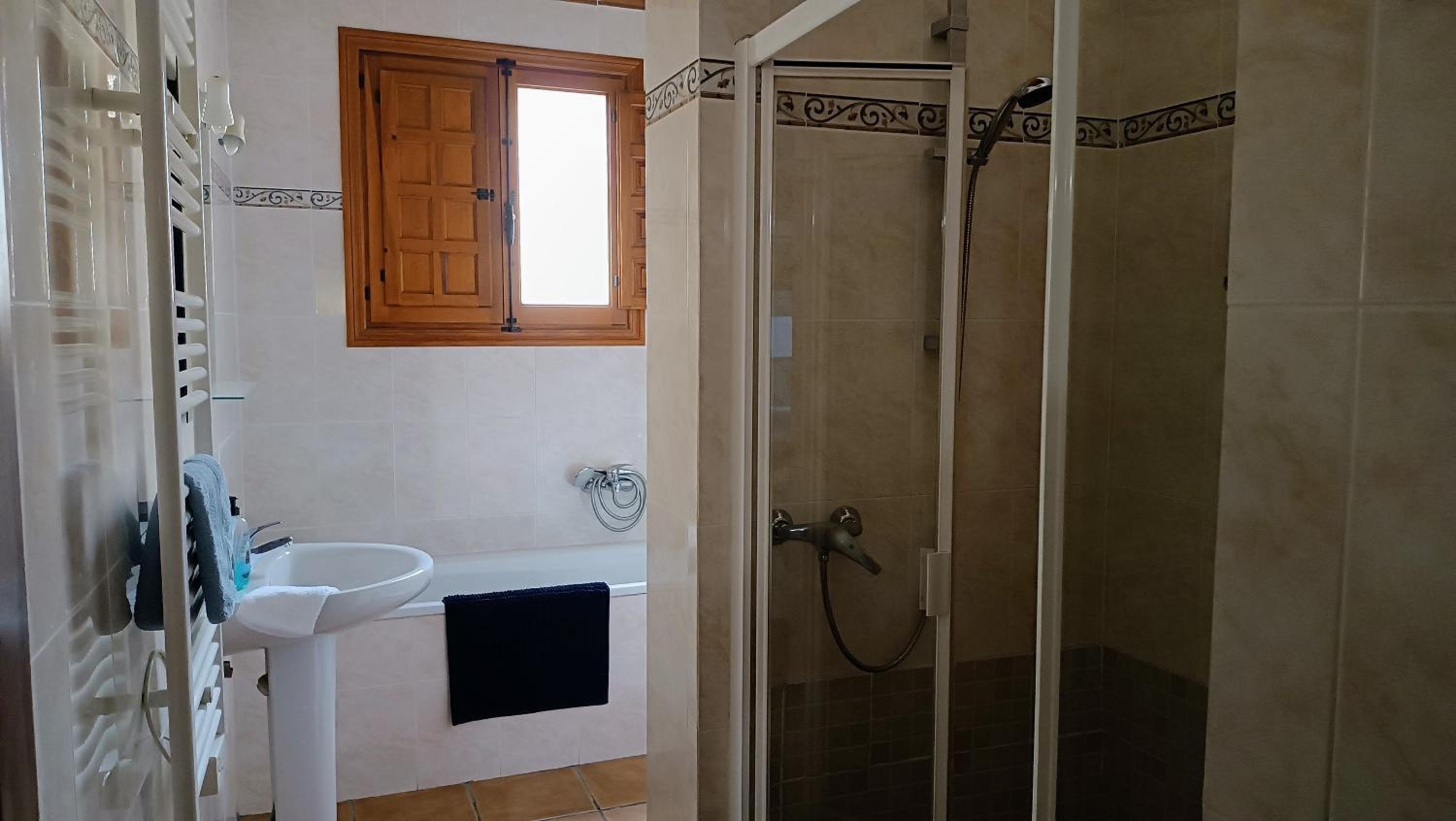 Family Room with Private Bathroom - Photo 3