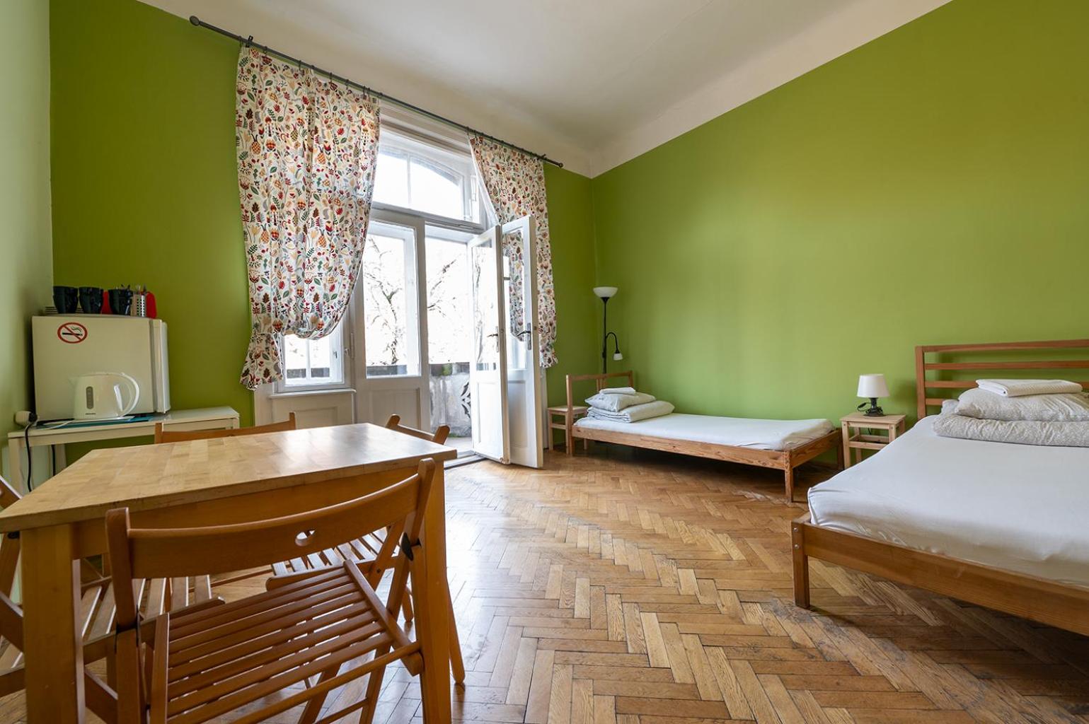 Apartment with Balcony - Photo 3