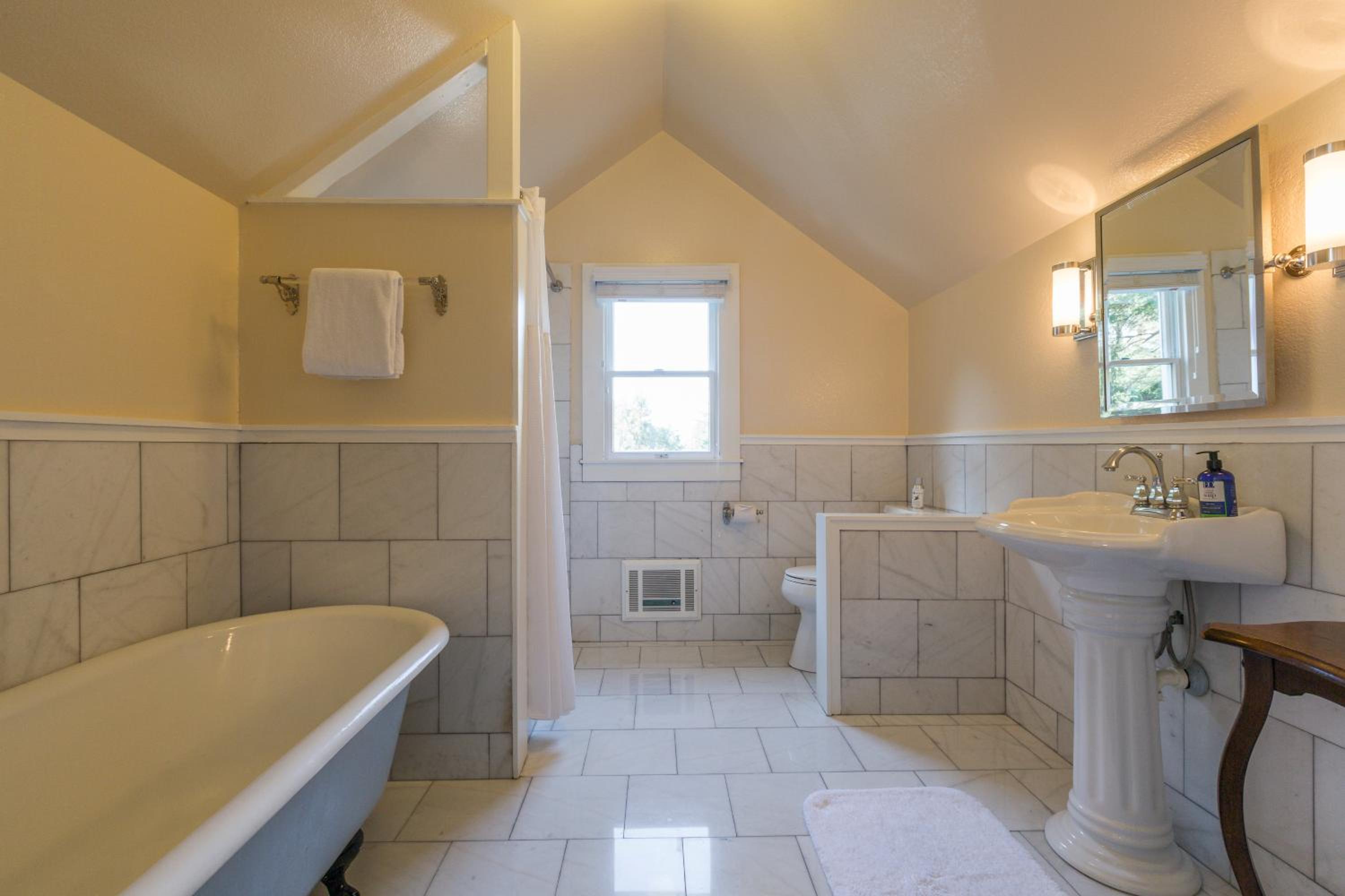King Room with Spa Bath photo 2