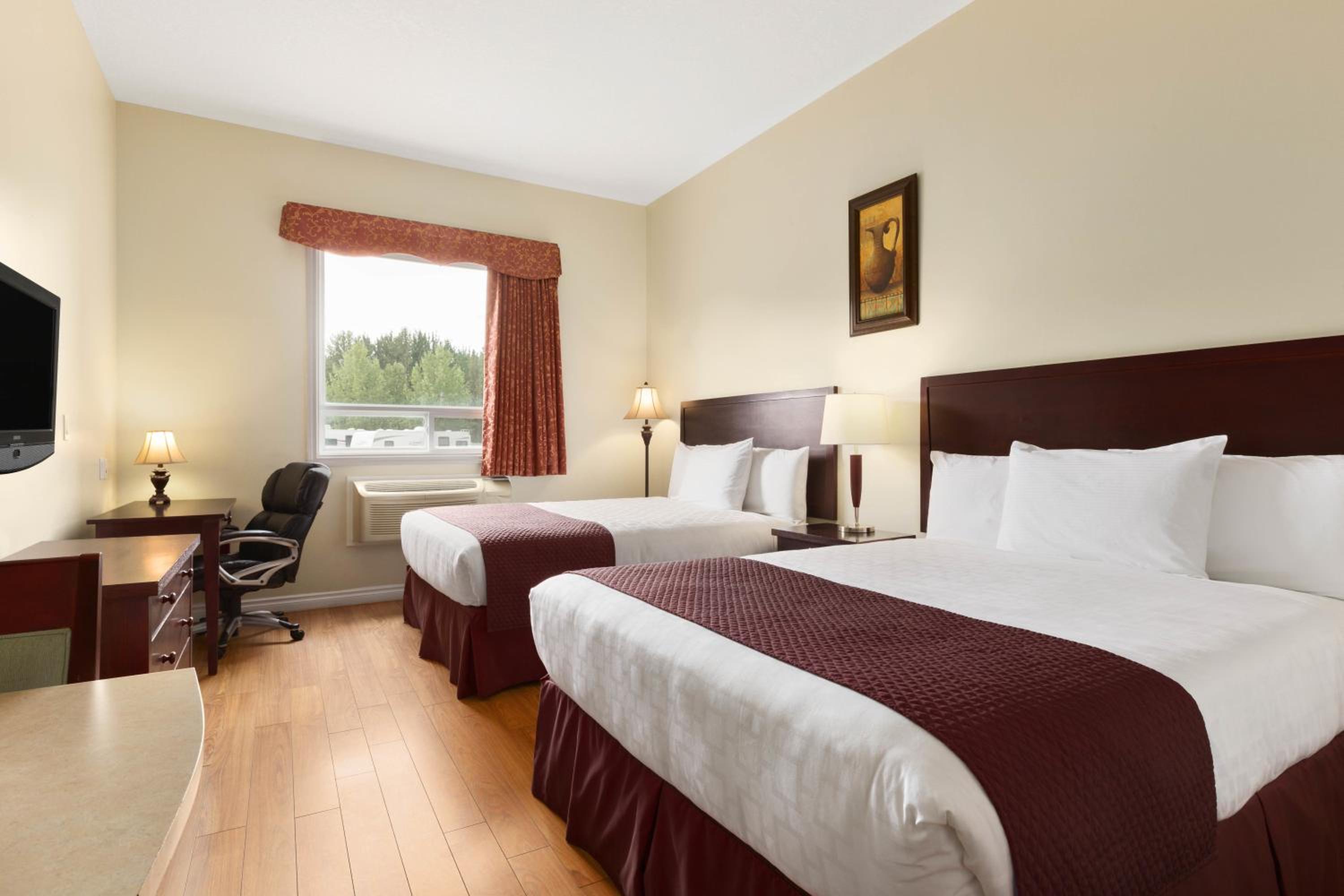 Queen Room with Two Queen Beds - Non-Smoking - Photo 1