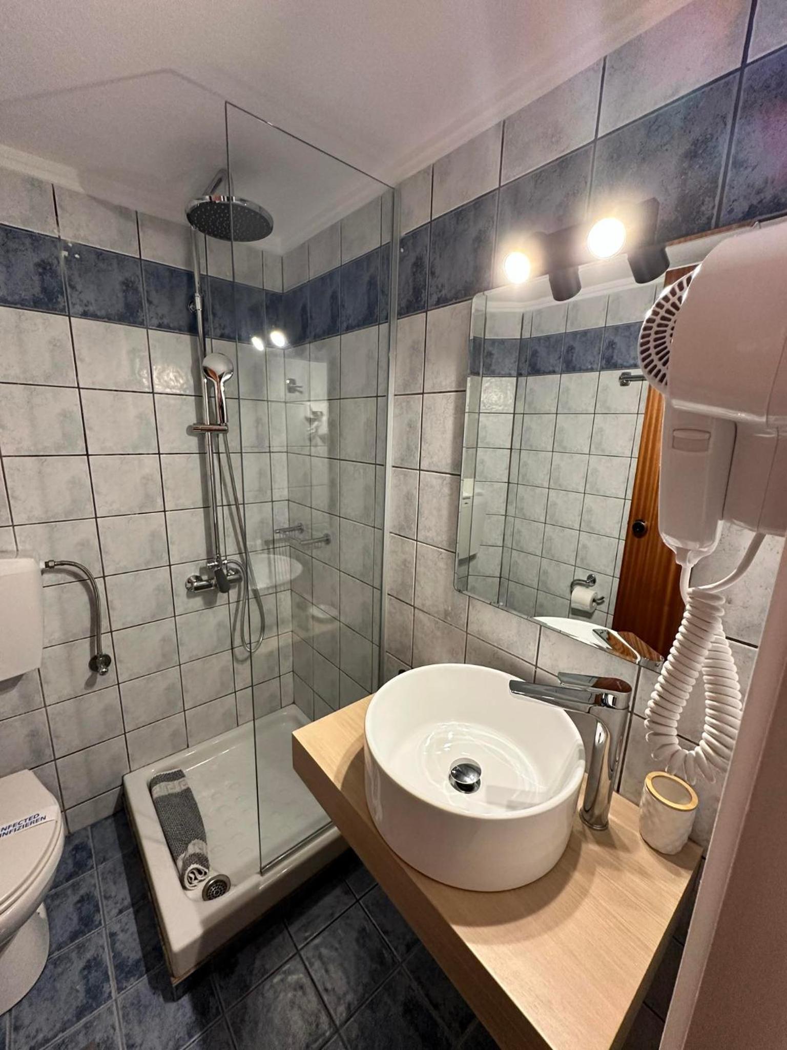 Double/Twin Room - Photo 16