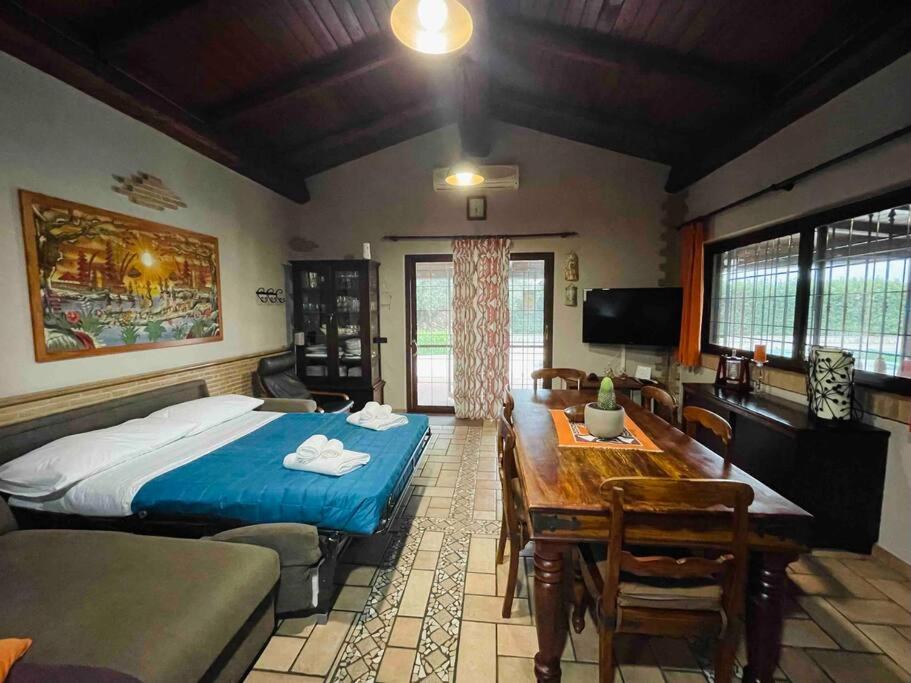 One-Bedroom House photo 1