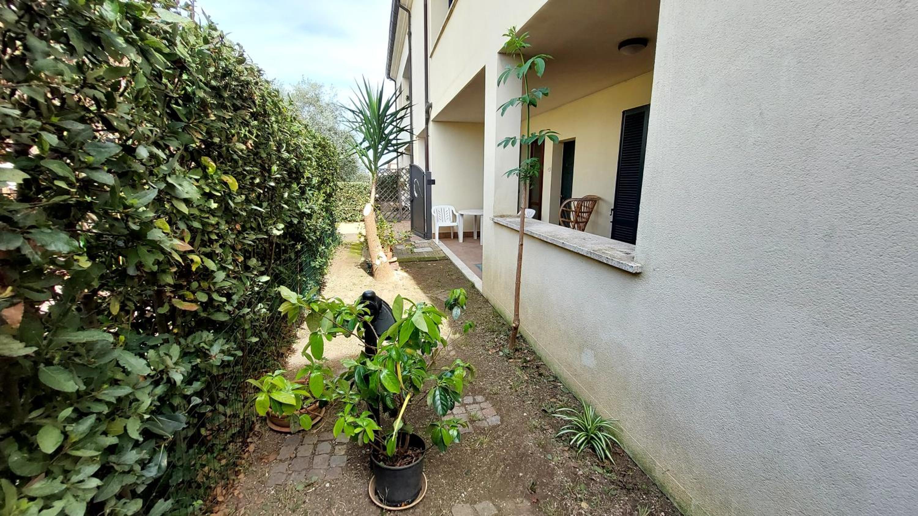One-Bedroom Apartment with Garden View photo 3