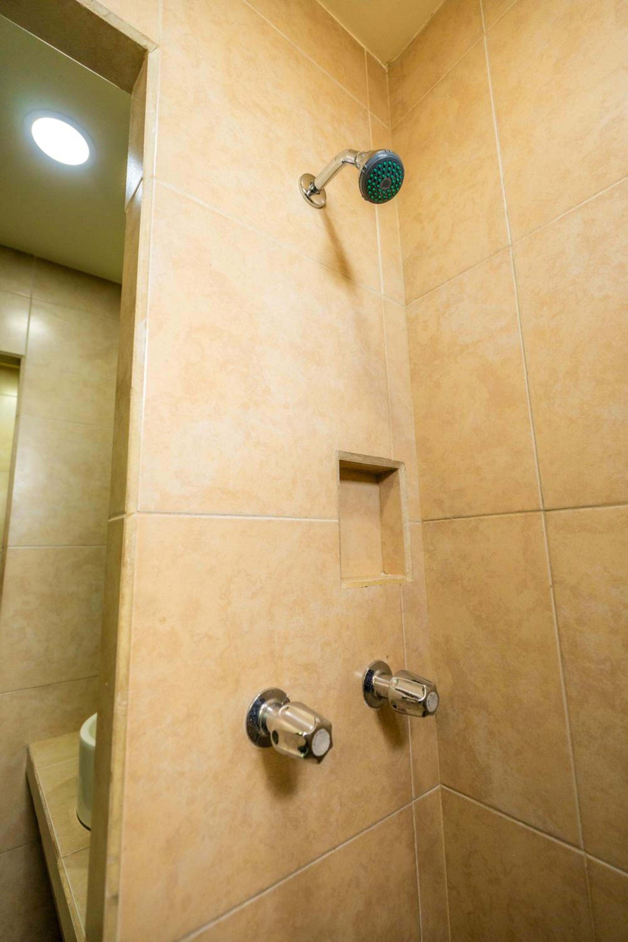Standard Twin Room - Photo 4