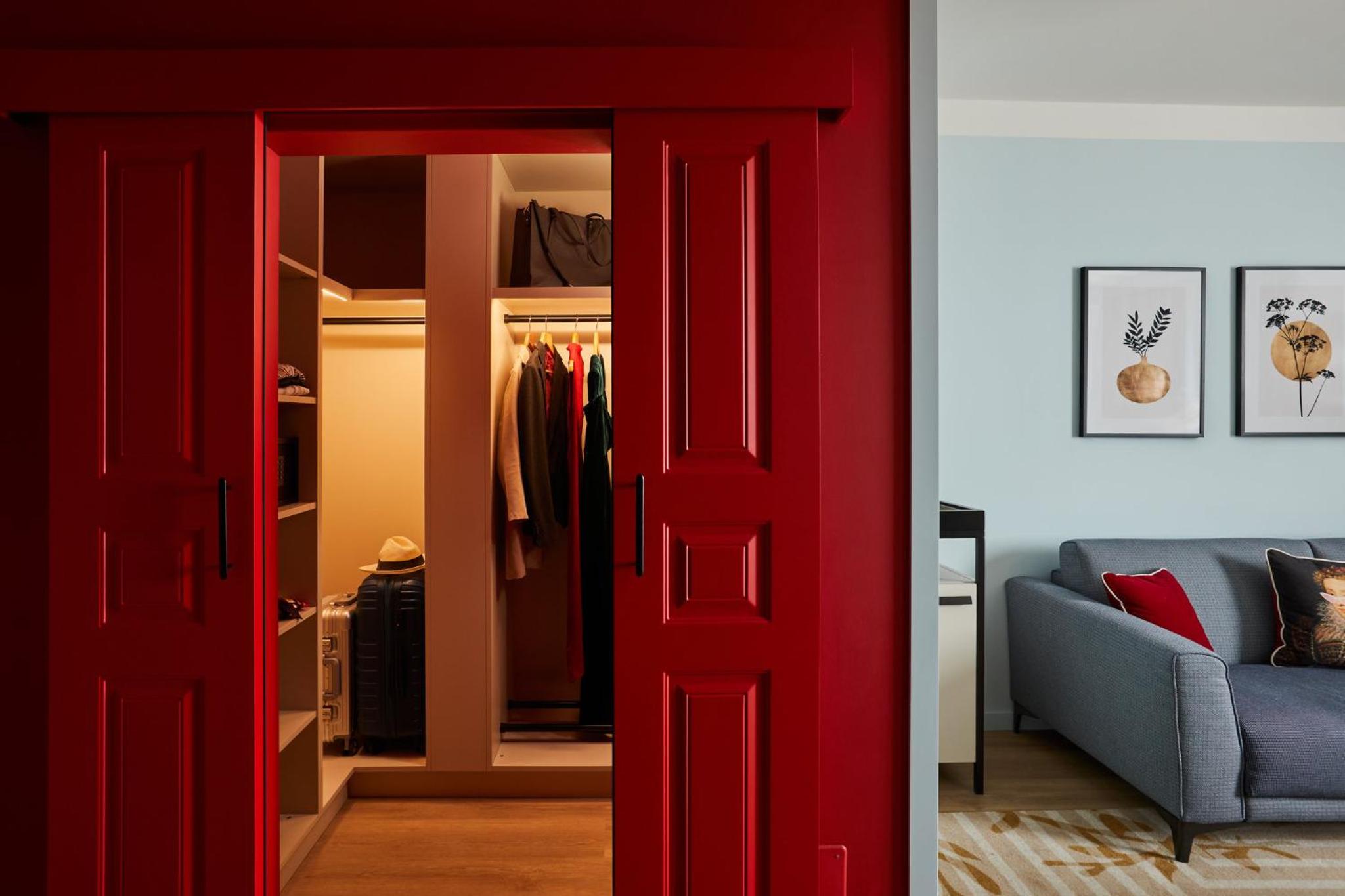 King Suite with Sofa Bed thumbnail 5