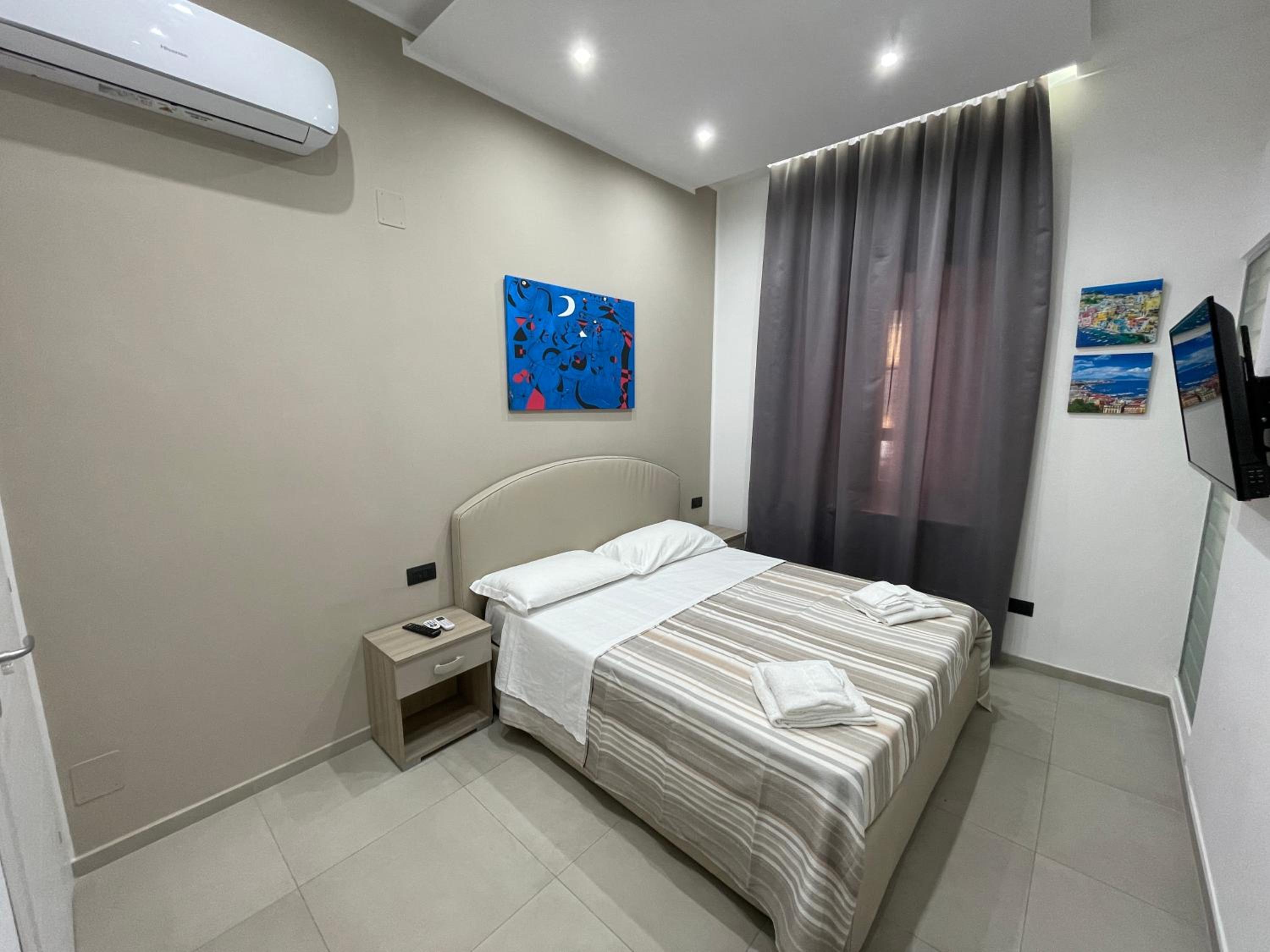 One-Bedroom House - Photo 2