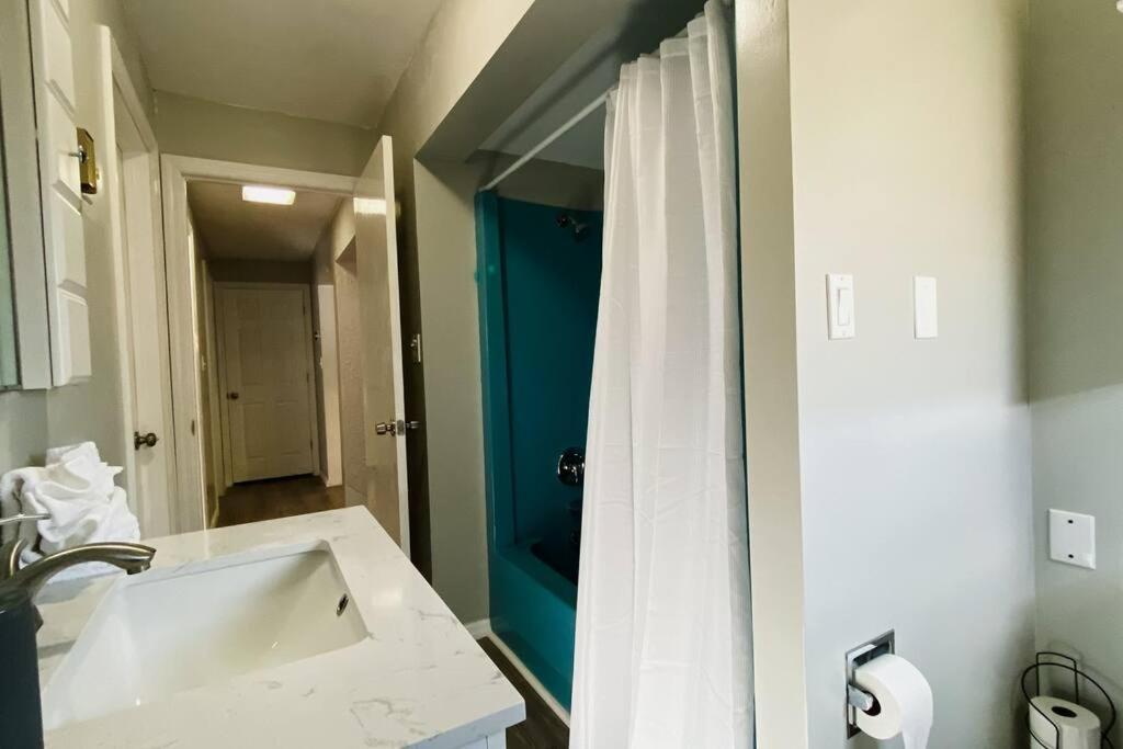 Five-Bedroom House photo 3