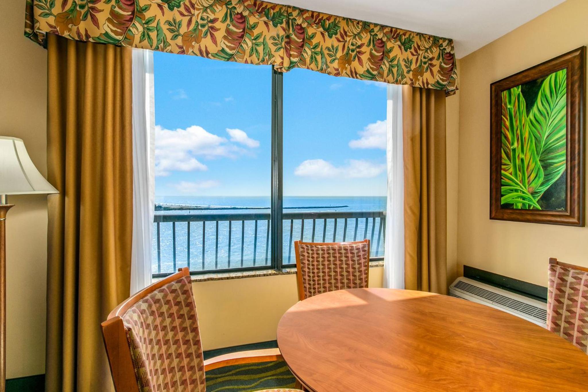 Standard Queen Room with Balcony and Gulf View photo 3