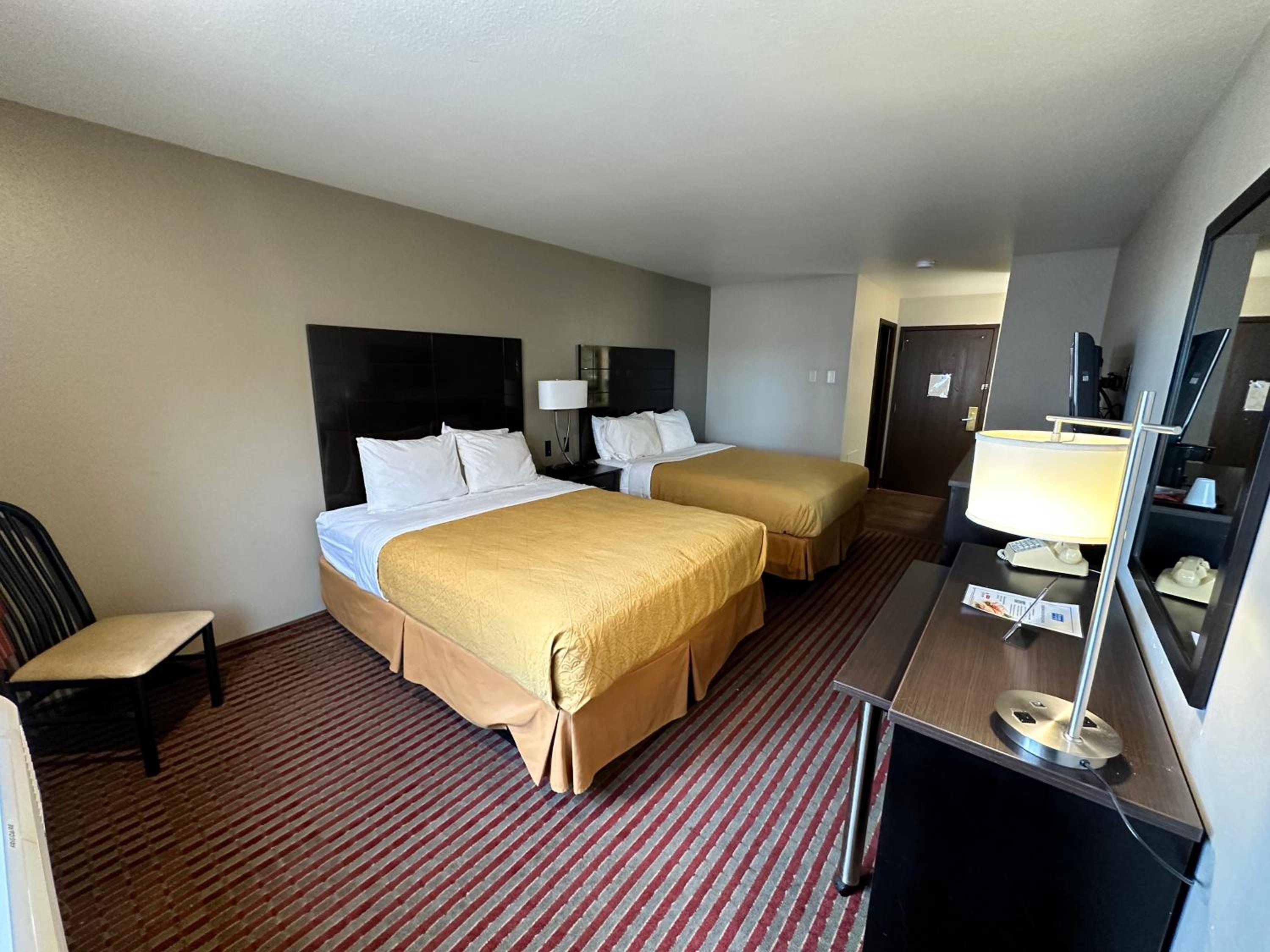 Standard Queen Room with Two Queen Beds photo 2