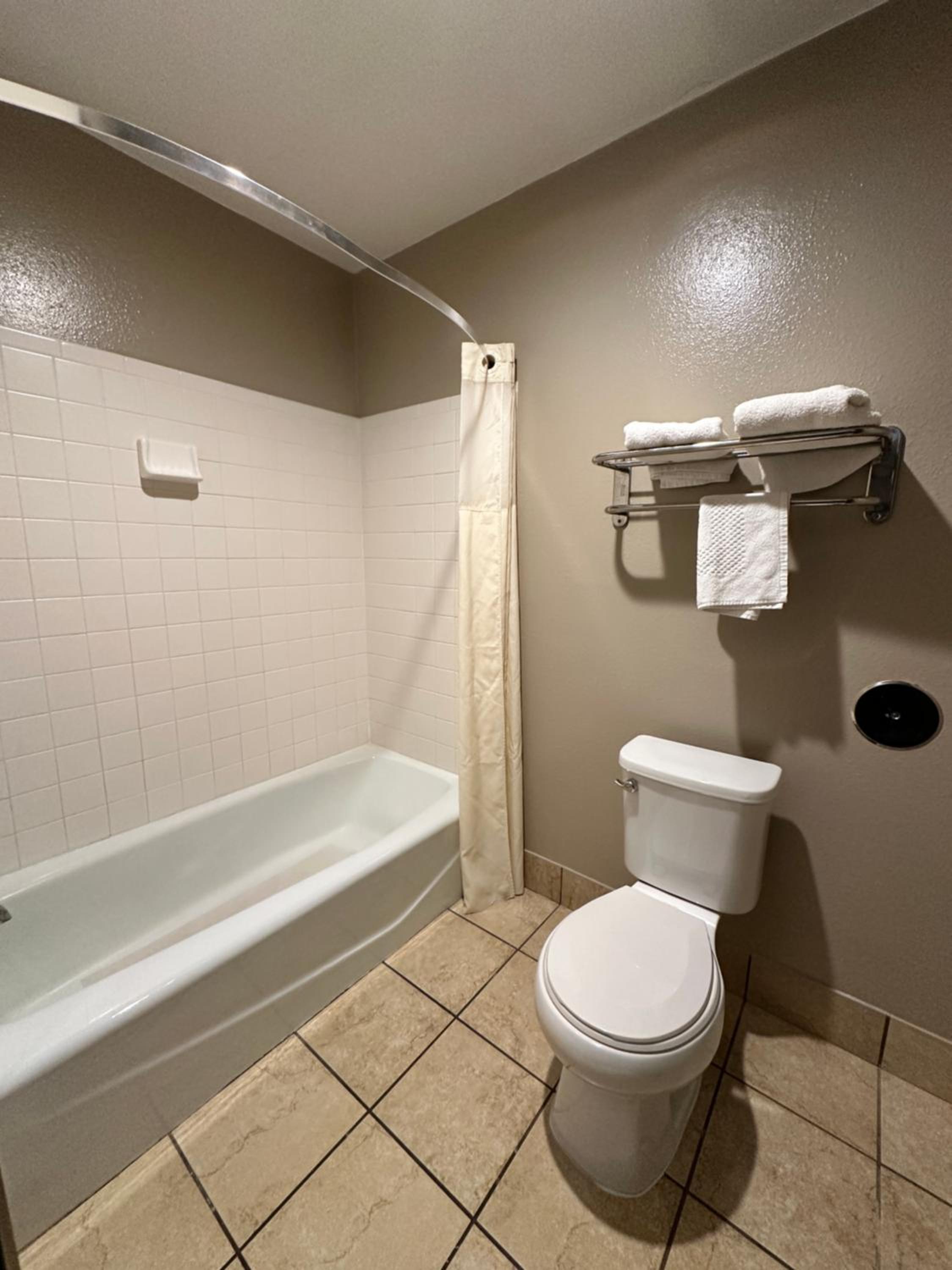 King Room with Whirlpool - Non-Smoking photo 2