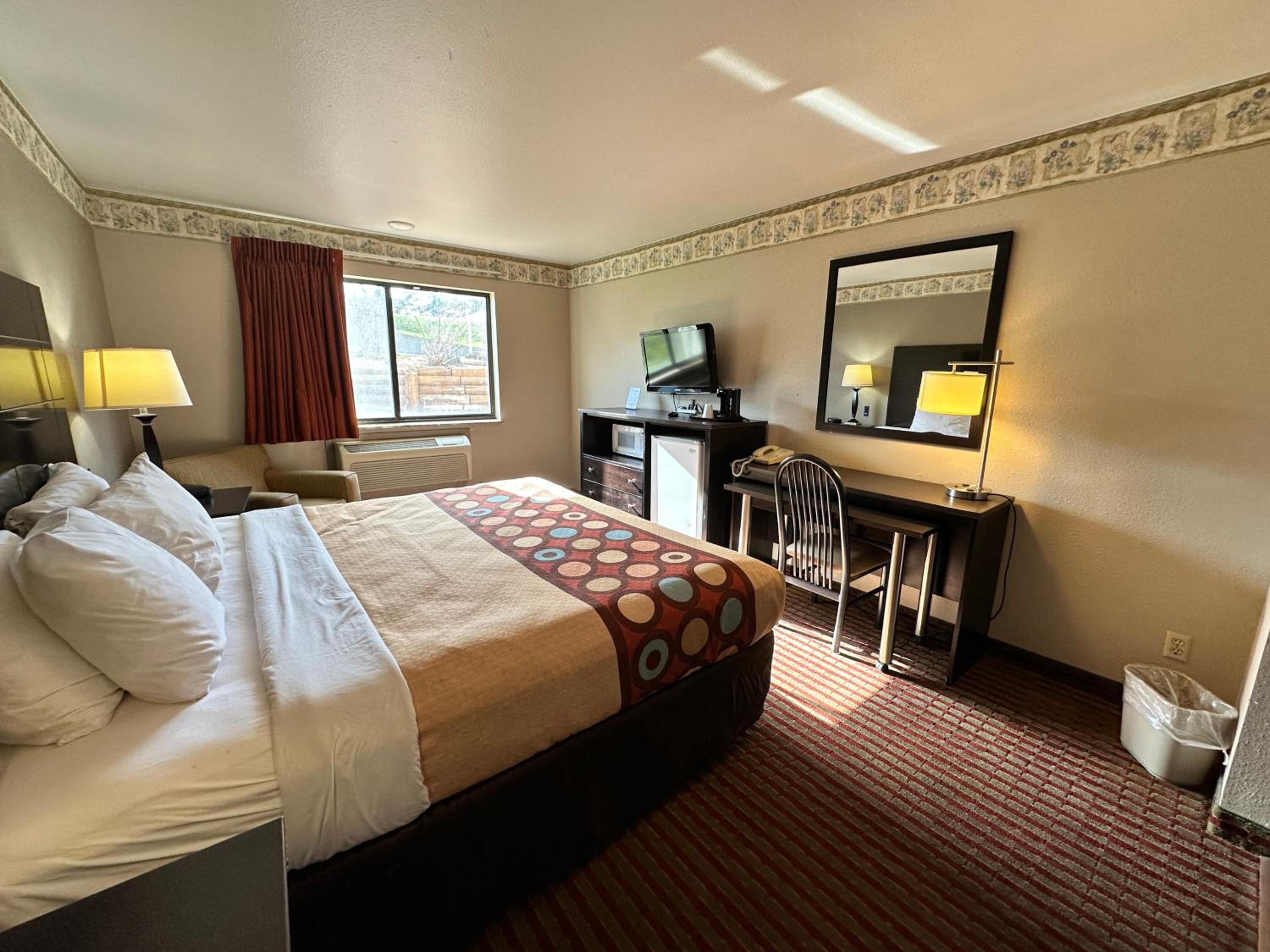 King Room with Tub - Mobility Accessible/Non Smoking photo 1